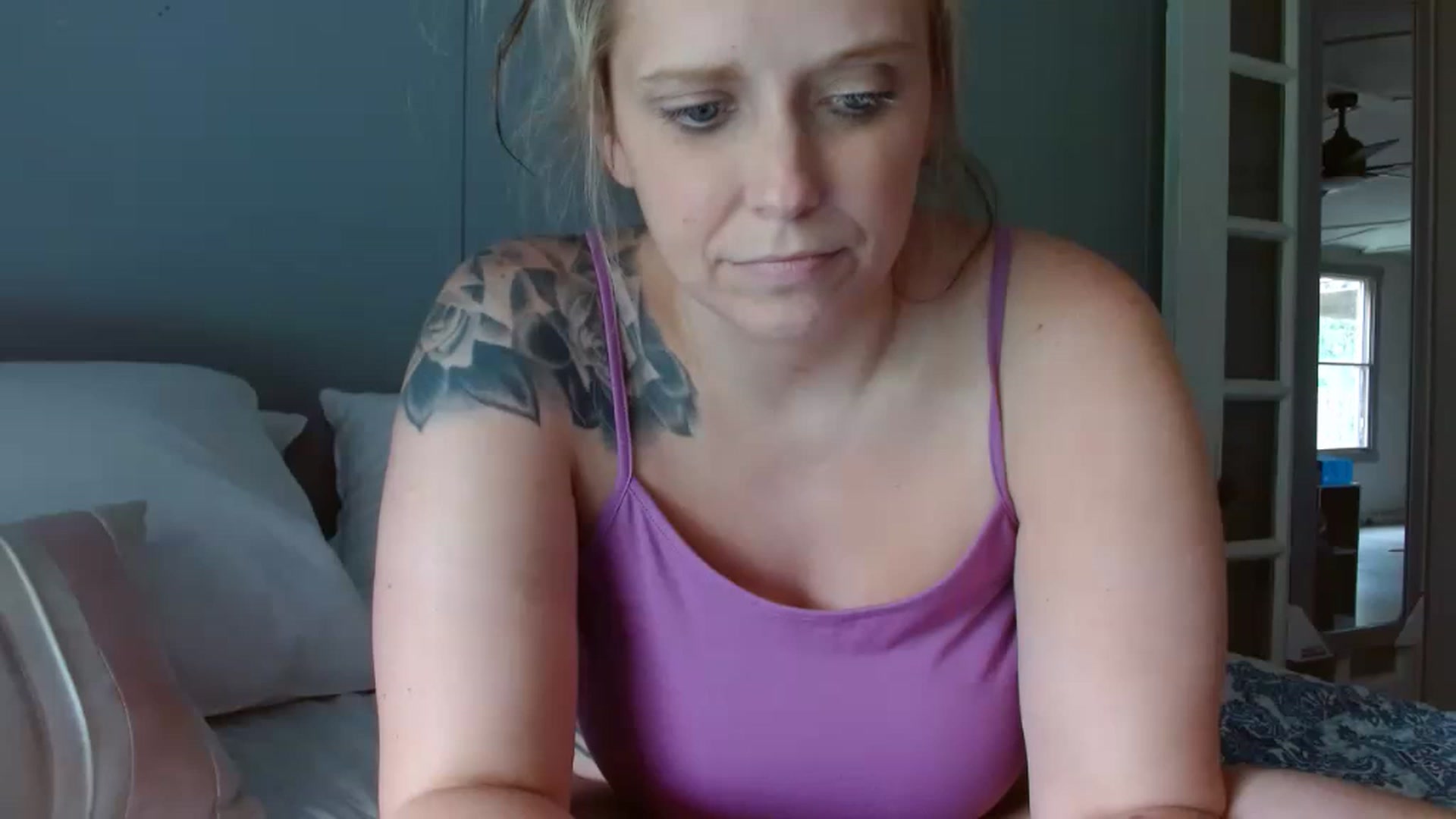 Gallery image thumbnail from StarrFoxxxx's myfreecams stream on, 06/25/2023, 17:56 image 8 of 20