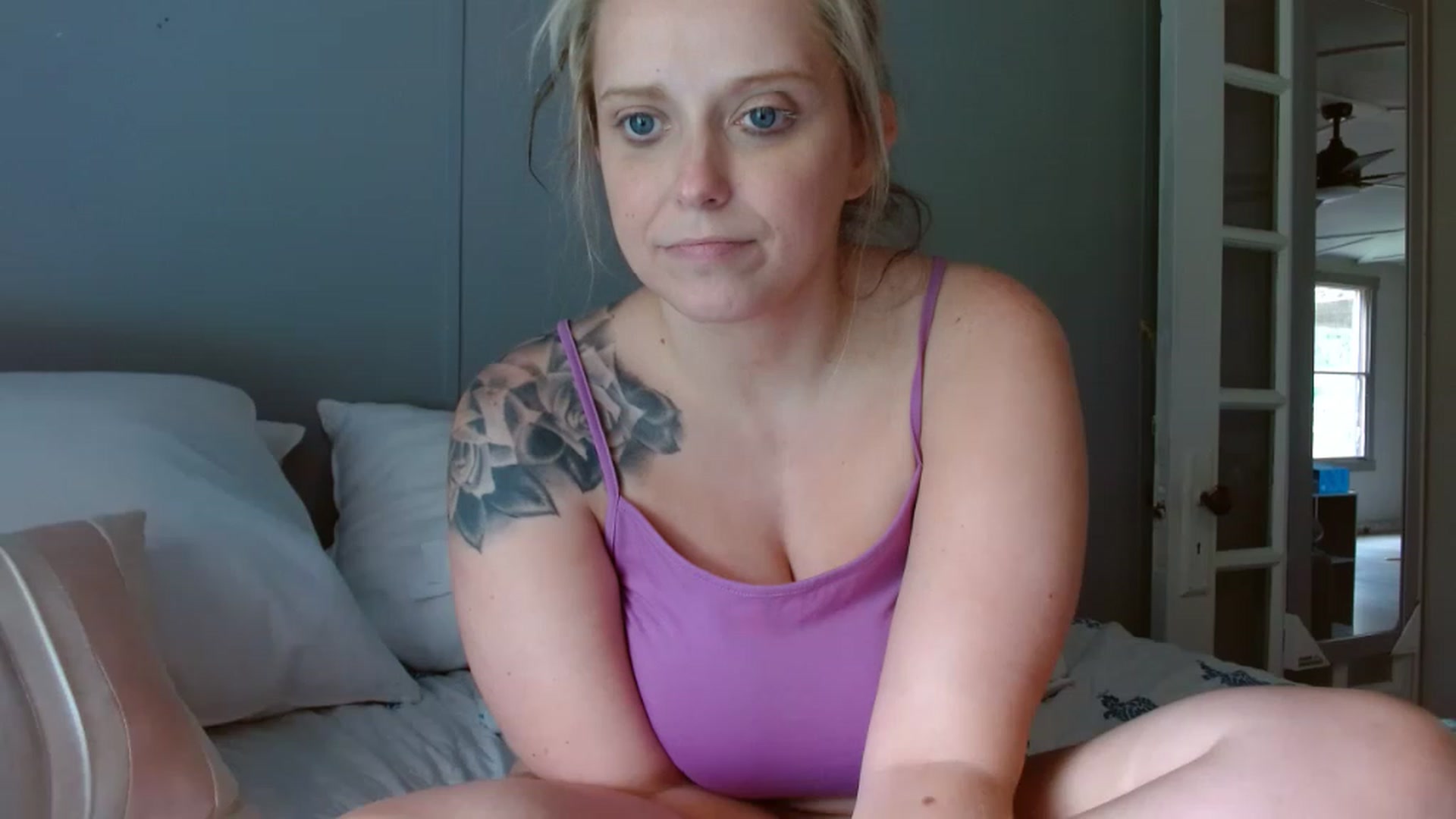 Gallery image thumbnail from StarrFoxxxx's myfreecams stream on, 06/25/2023, 17:56 image 6 of 20