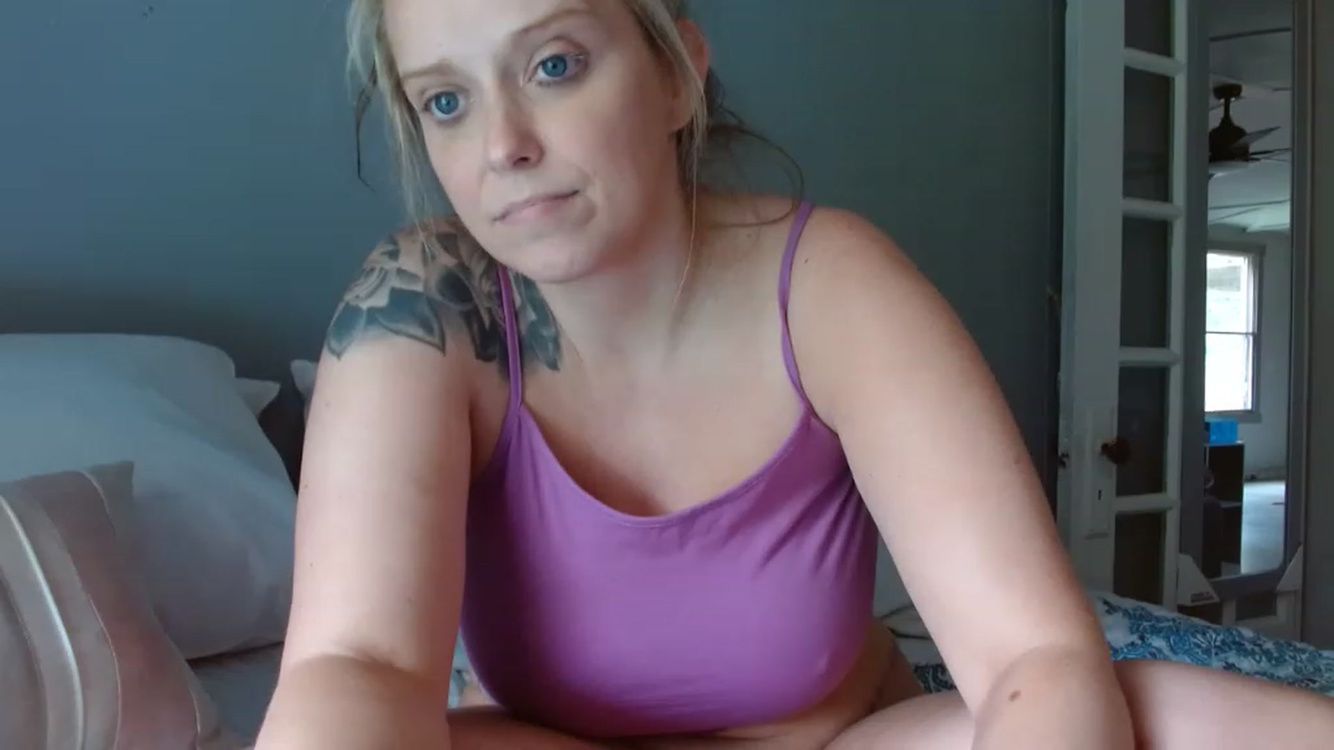 Gallery image thumbnail from StarrFoxxxx's myfreecams stream on, 06/25/2023, 17:56 image 3 of 20