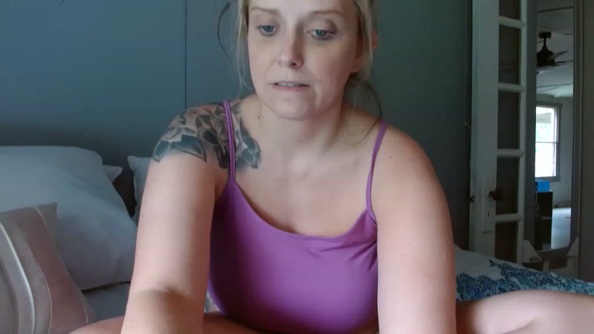 Gallery image thumbnail from StarrFoxxxx's myfreecams stream on, 06/25/2023, 17:56 image 17 of 20