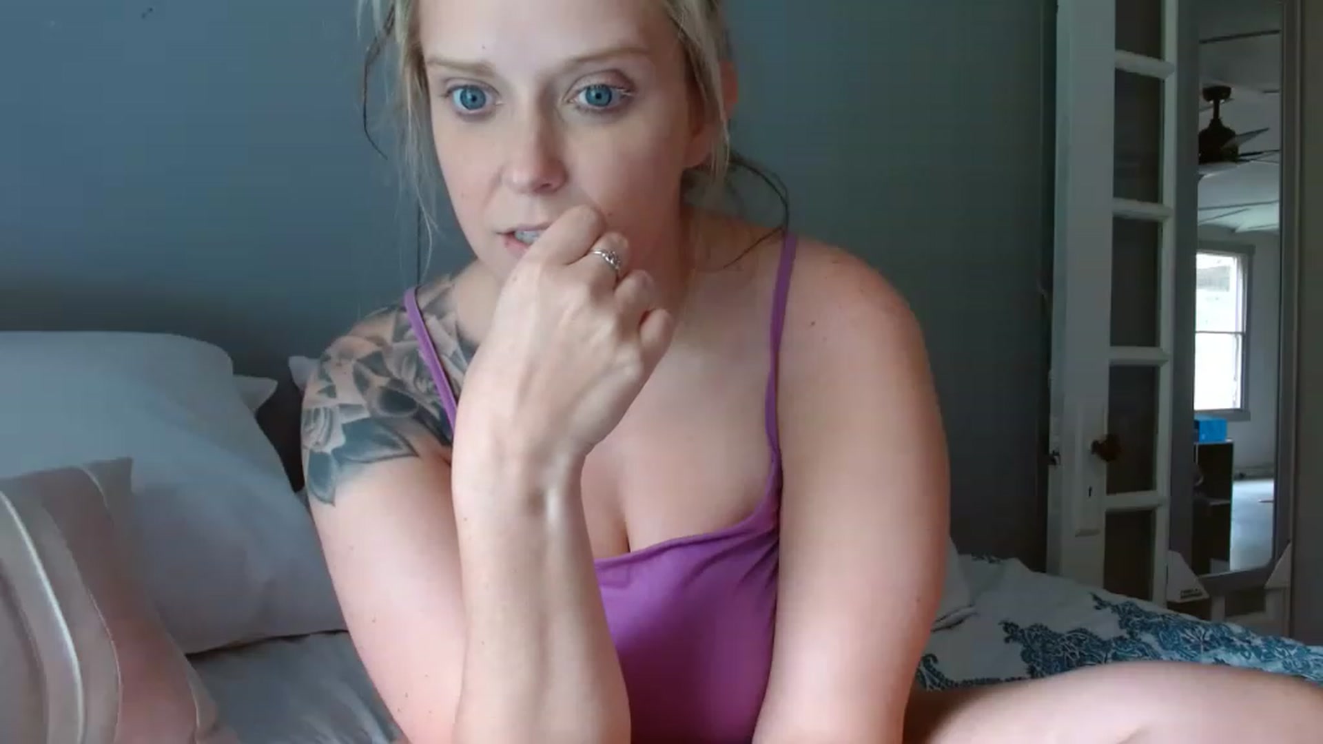 Gallery image thumbnail from StarrFoxxxx's myfreecams stream on, 06/25/2023, 17:56 image 10 of 20