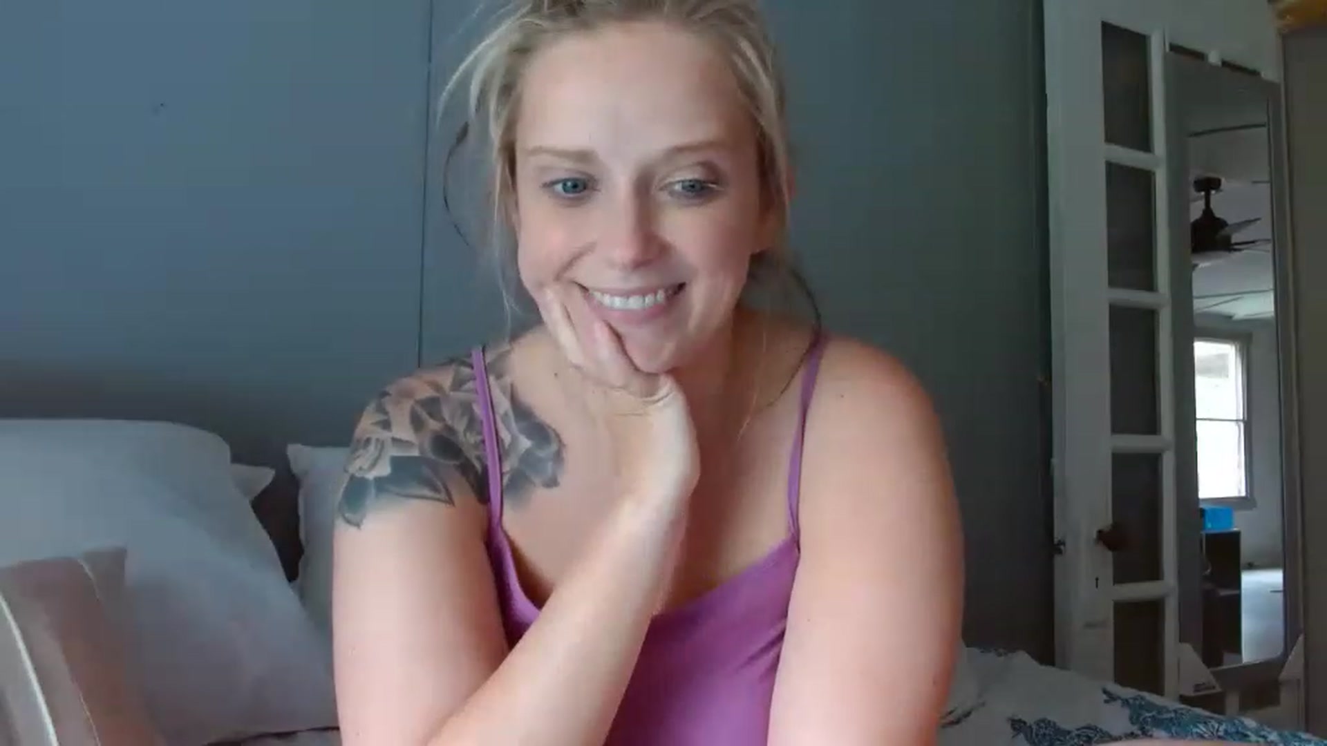 Gallery image thumbnail from StarrFoxxxx's myfreecams stream on, 06/25/2023, 17:56 image 18 of 20