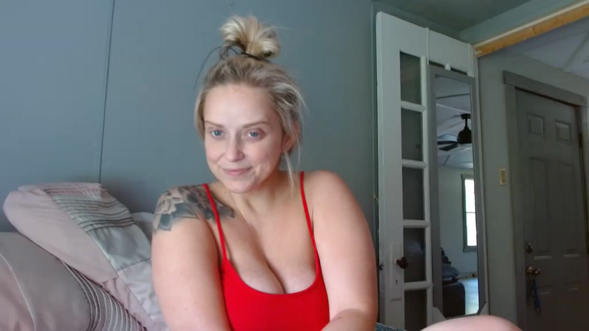 Gallery image thumbnail from StarrFoxxxx's myfreecams stream on, 07/09/2023, 17:33 image 10 of 20