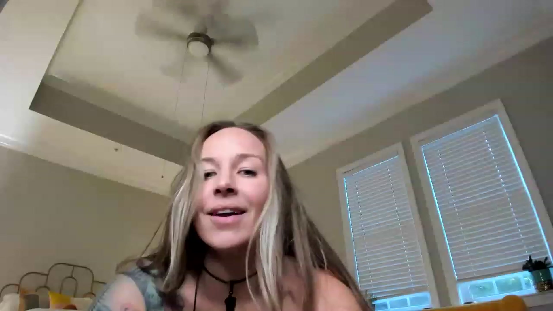 Gallery image thumbnail from Starvedartist's myfreecams stream on, 05/22/2023, 23:06 image 14 of 20