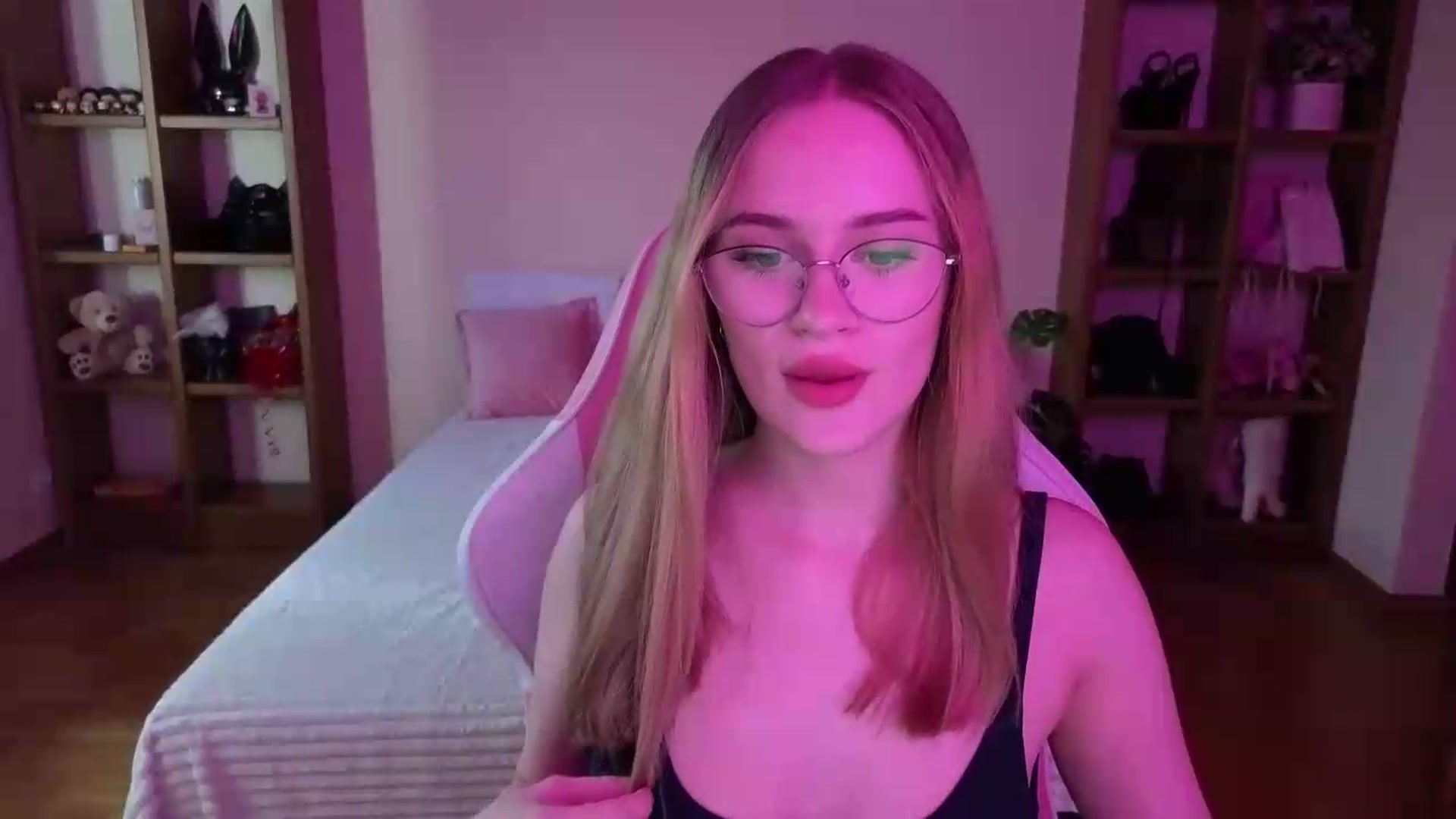 Gallery image thumbnail from Stasy's myfreecams stream on, 08/08/2026, 13:37 image 6 of 20