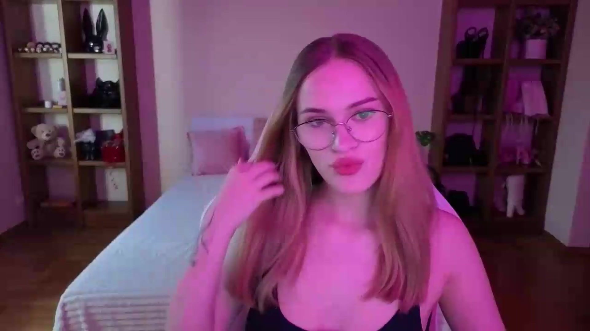 Gallery image thumbnail from Stasy's myfreecams stream on, 08/08/2026, 13:37 image 12 of 20