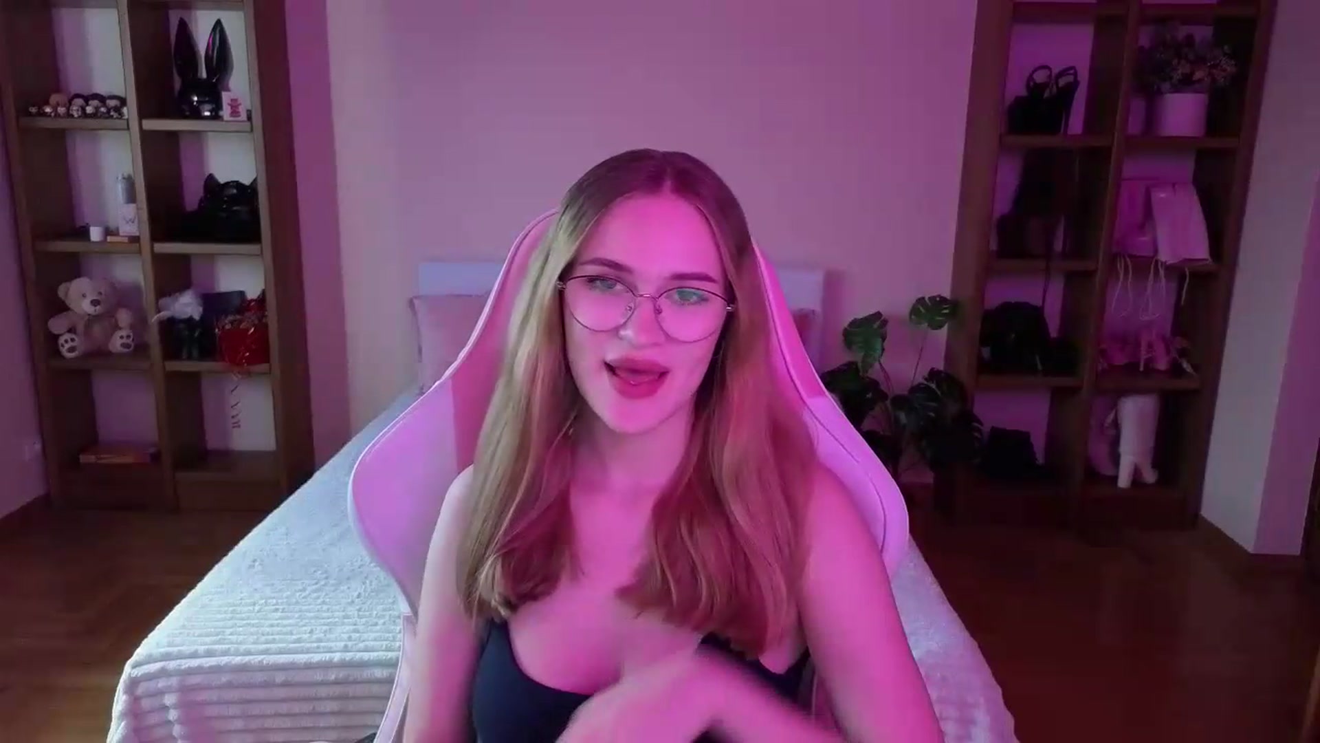 Gallery image thumbnail from Stasy's myfreecams stream on, 08/08/2026, 15:01 image 18 of 20