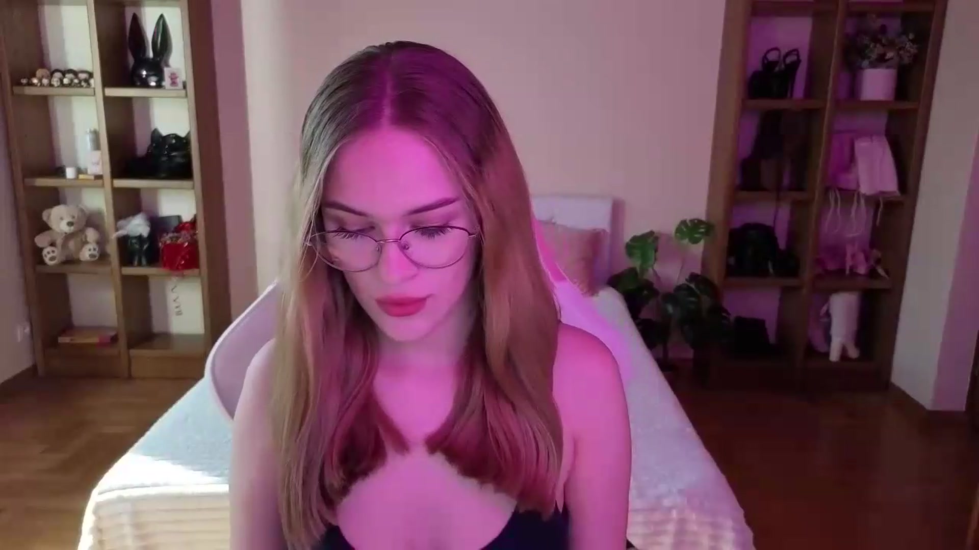 Gallery image thumbnail from Stasy's myfreecams stream on, 08/08/2026, 15:01 image 14 of 20