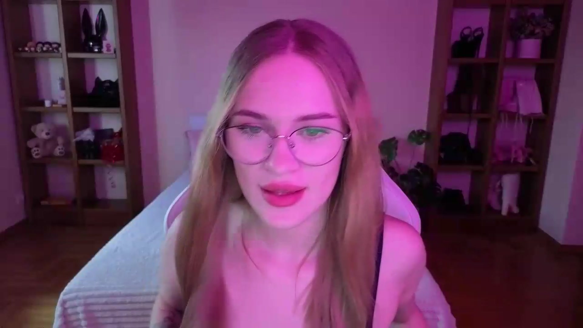 Gallery image thumbnail from Stasy's myfreecams stream on, 08/08/2026, 15:01 image 3 of 20