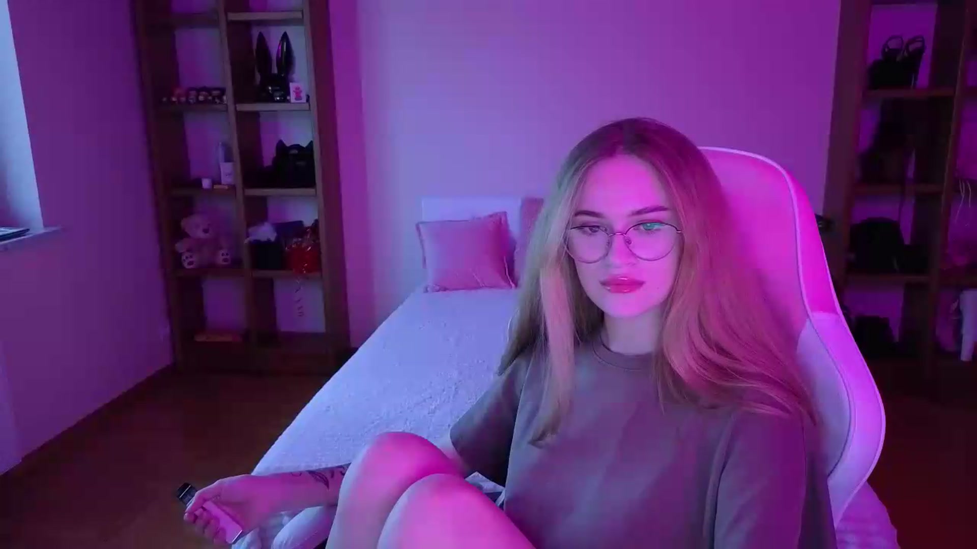 Gallery image thumbnail from Stasy's myfreecams stream on, 08/09/2026, 11:31 image 17 of 20