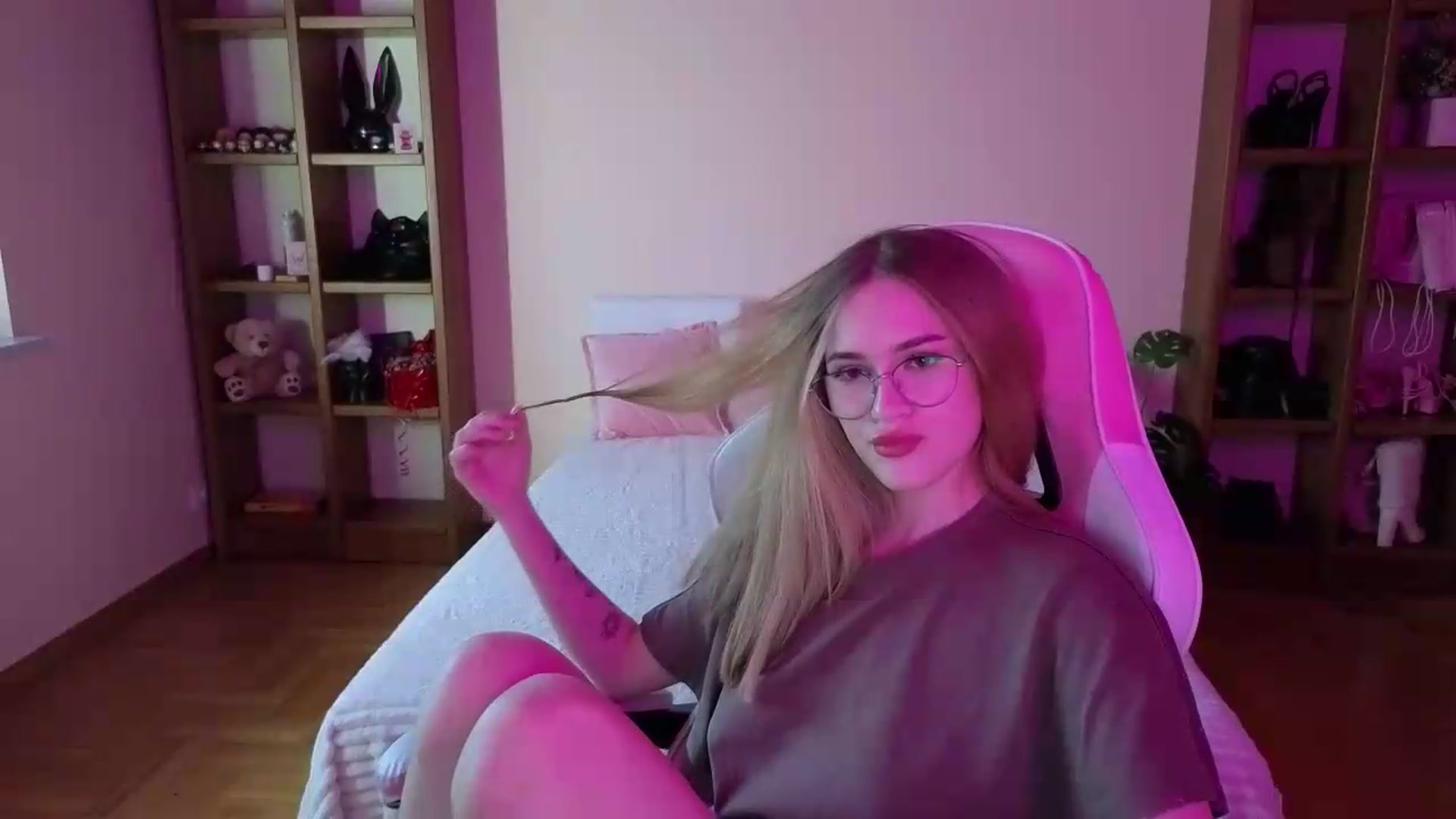 Gallery image thumbnail from Stasy's myfreecams stream on, 08/09/2026, 13:49 image 14 of 20