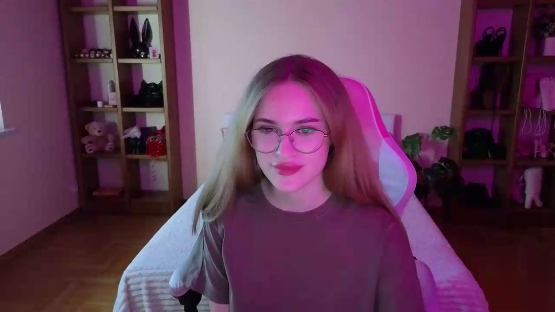 Gallery image thumbnail from Stasy's myfreecams stream on, 08/09/2026, 13:49 image 13 of 20