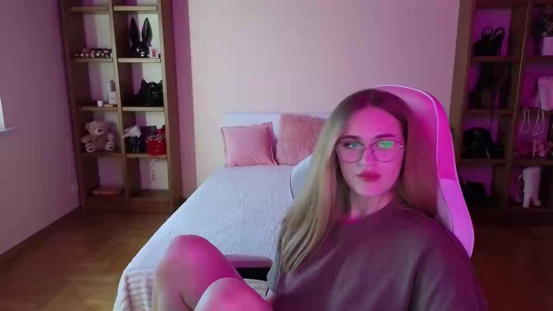 Gallery image thumbnail from Stasy's myfreecams stream on, 08/09/2026, 13:49 image 16 of 20