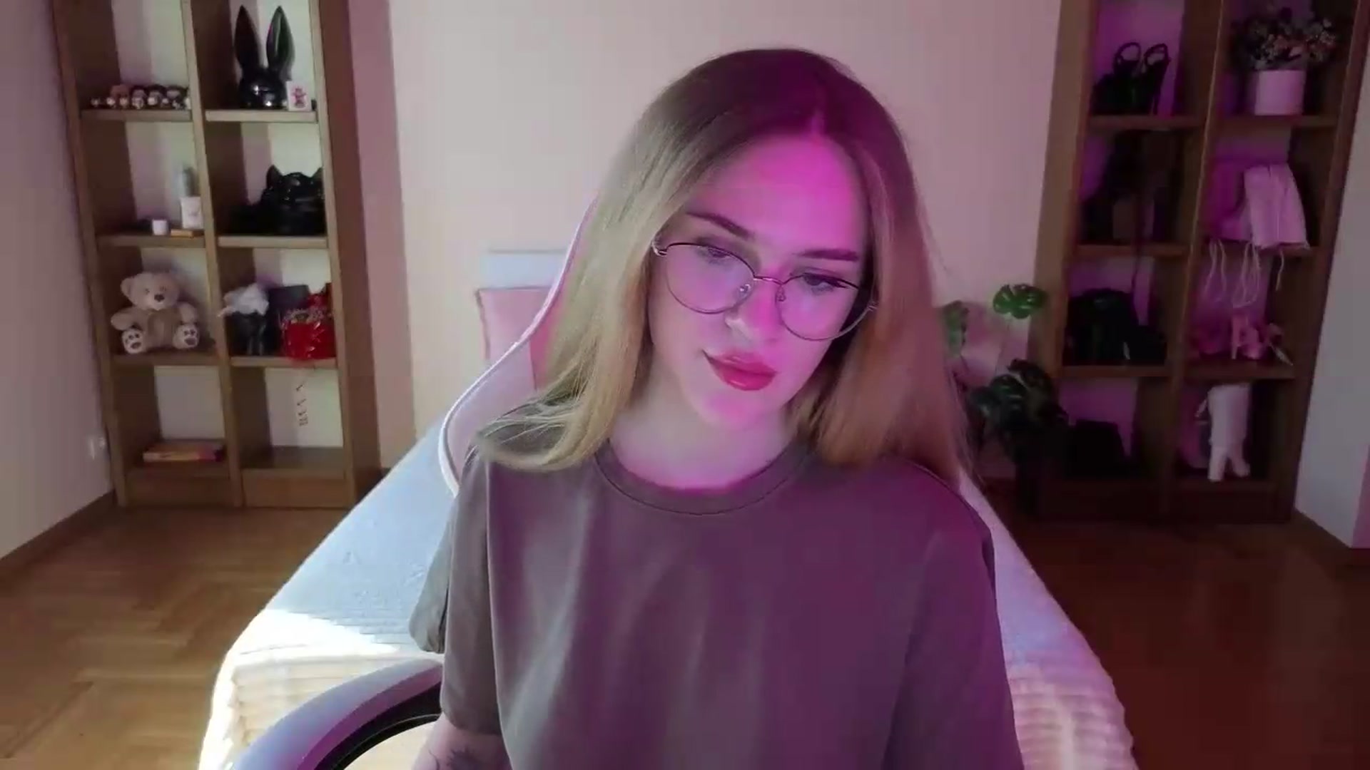 Gallery image thumbnail from Stasy's myfreecams stream on, 08/09/2026, 15:05 image 8 of 20