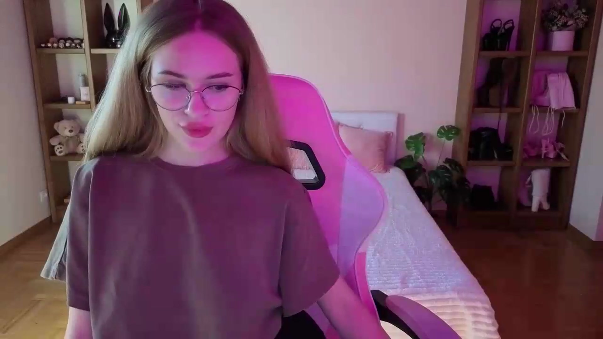 Gallery image thumbnail from Stasy's myfreecams stream on, 08/09/2026, 15:05 image 14 of 20