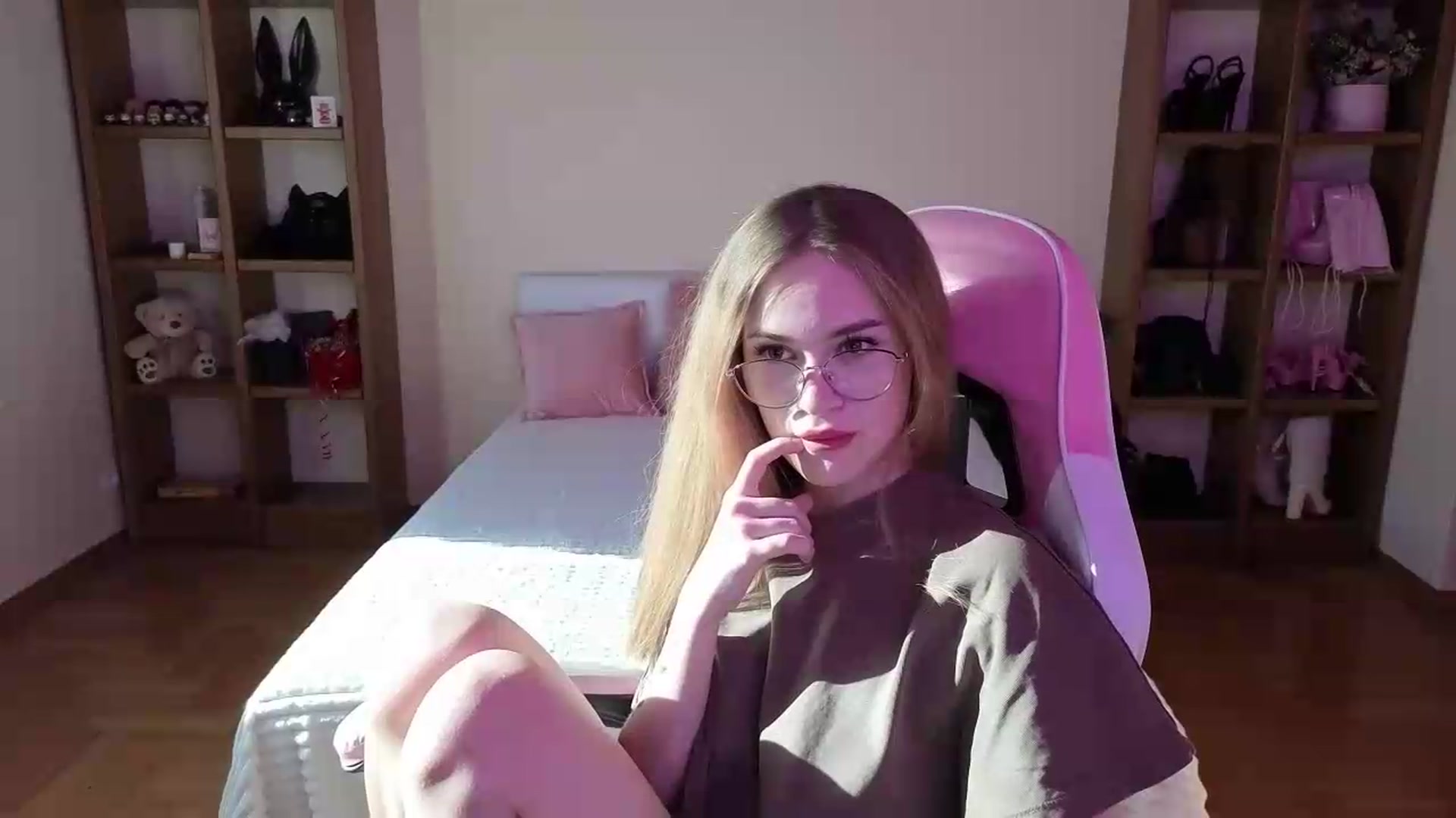 Gallery image thumbnail from Stasy's myfreecams stream on, 08/09/2026, 16:07 image 14 of 20