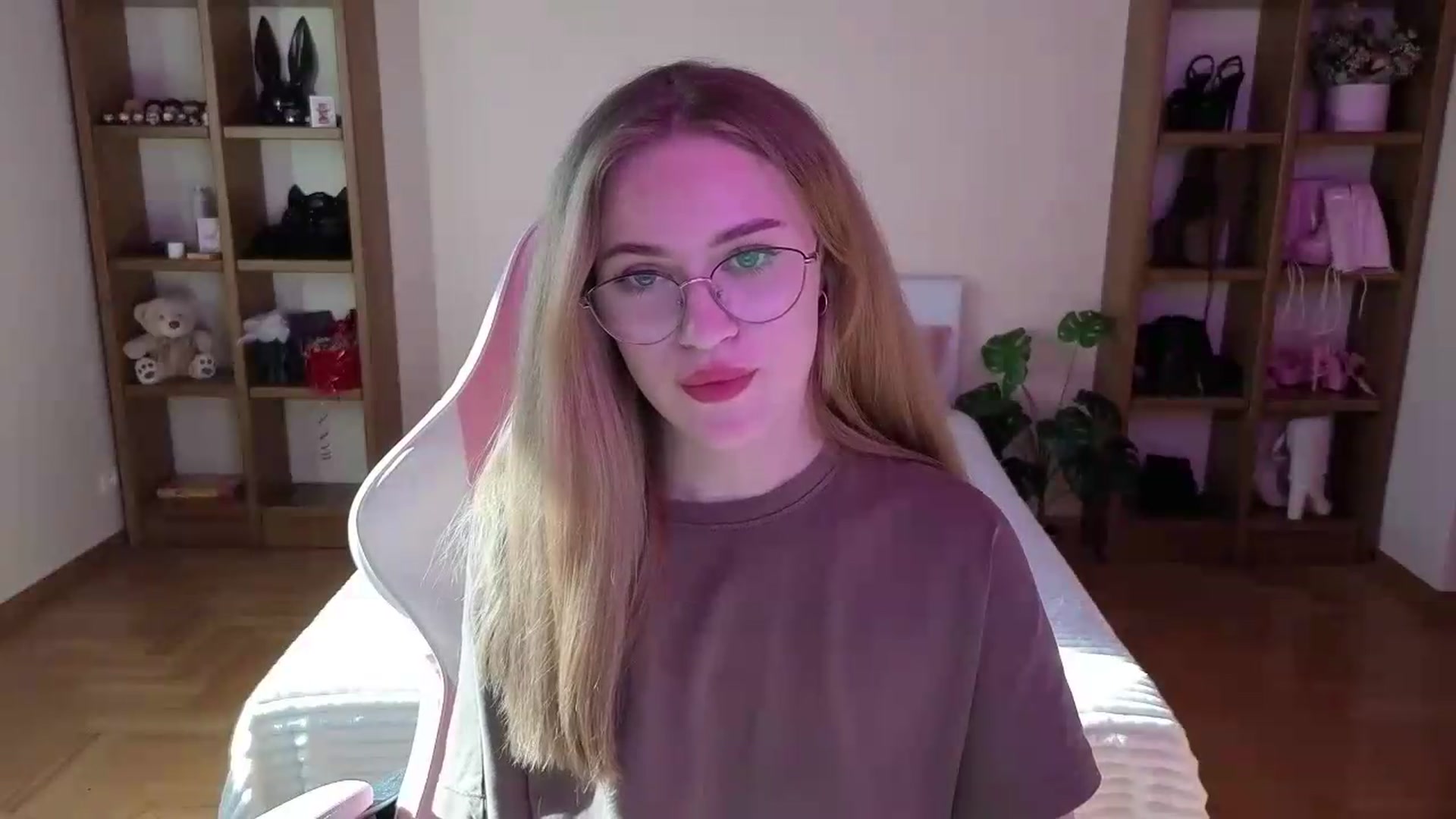 Gallery image thumbnail from Stasy's myfreecams stream on, 08/09/2026, 16:07 image 4 of 20