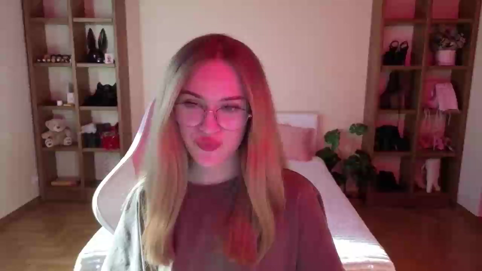 Gallery image thumbnail from Stasy's myfreecams stream on, 08/09/2026, 16:07 image 1 of 20