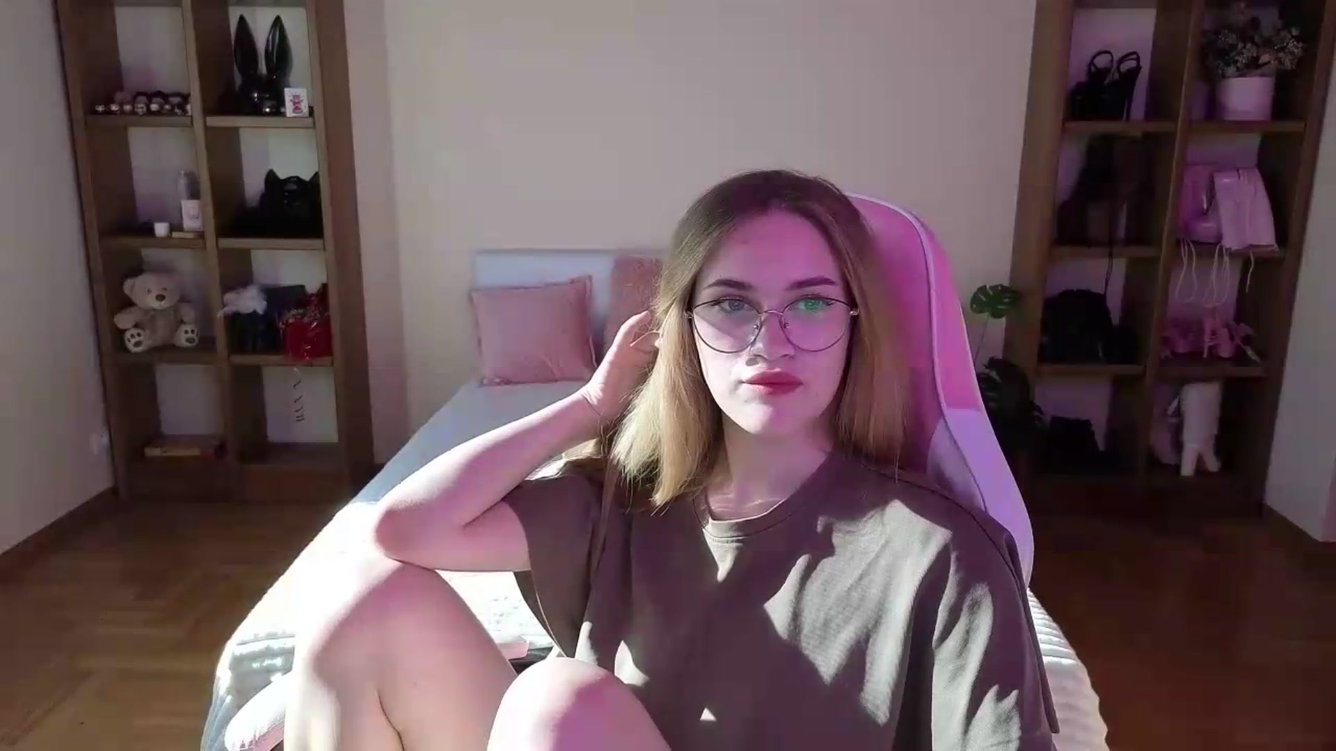 Gallery image thumbnail from Stasy's myfreecams stream on, 08/09/2026, 16:07 image 9 of 20