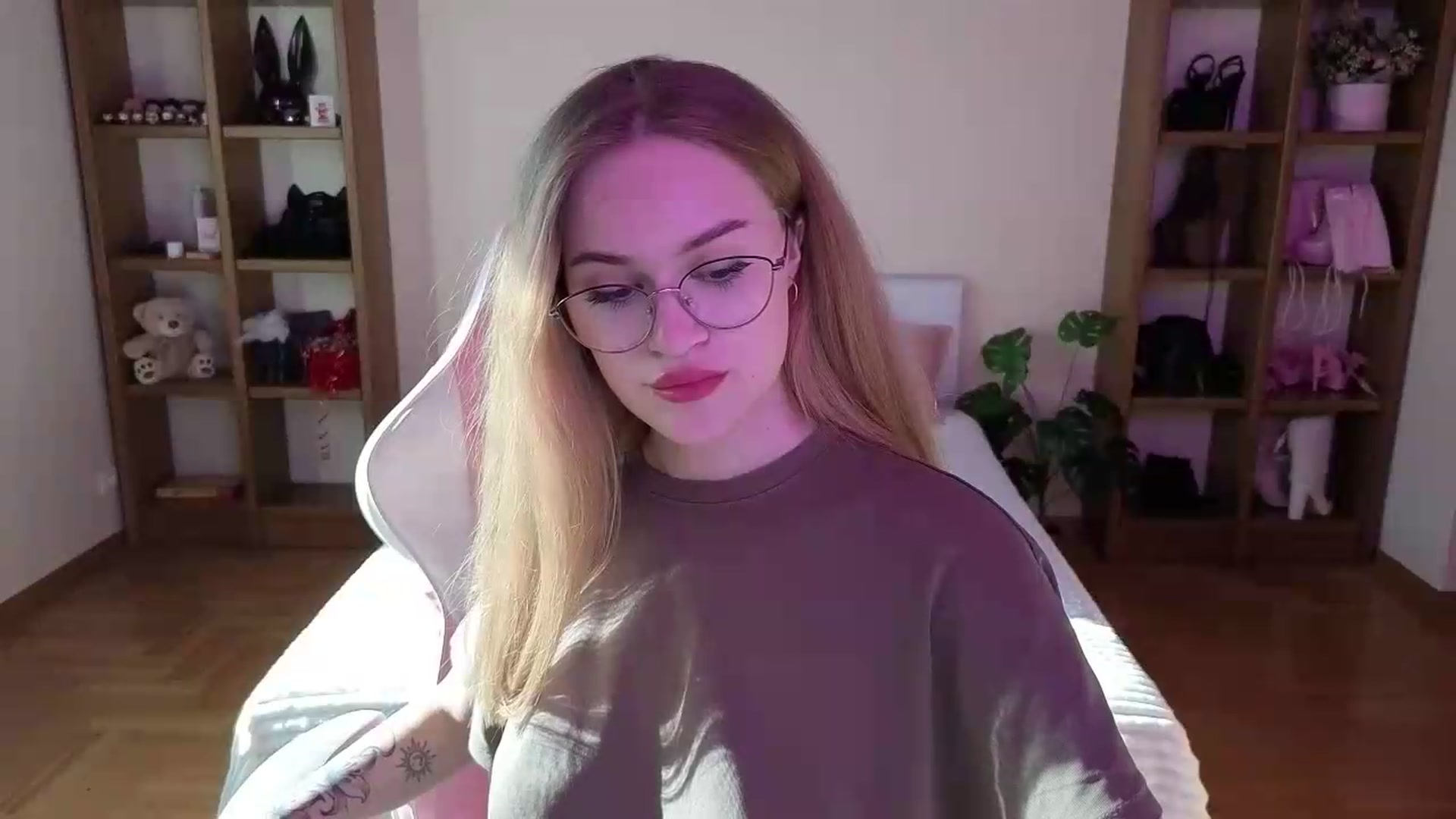 Gallery image thumbnail from Stasy's myfreecams stream on, 08/09/2026, 16:07 image 10 of 20
