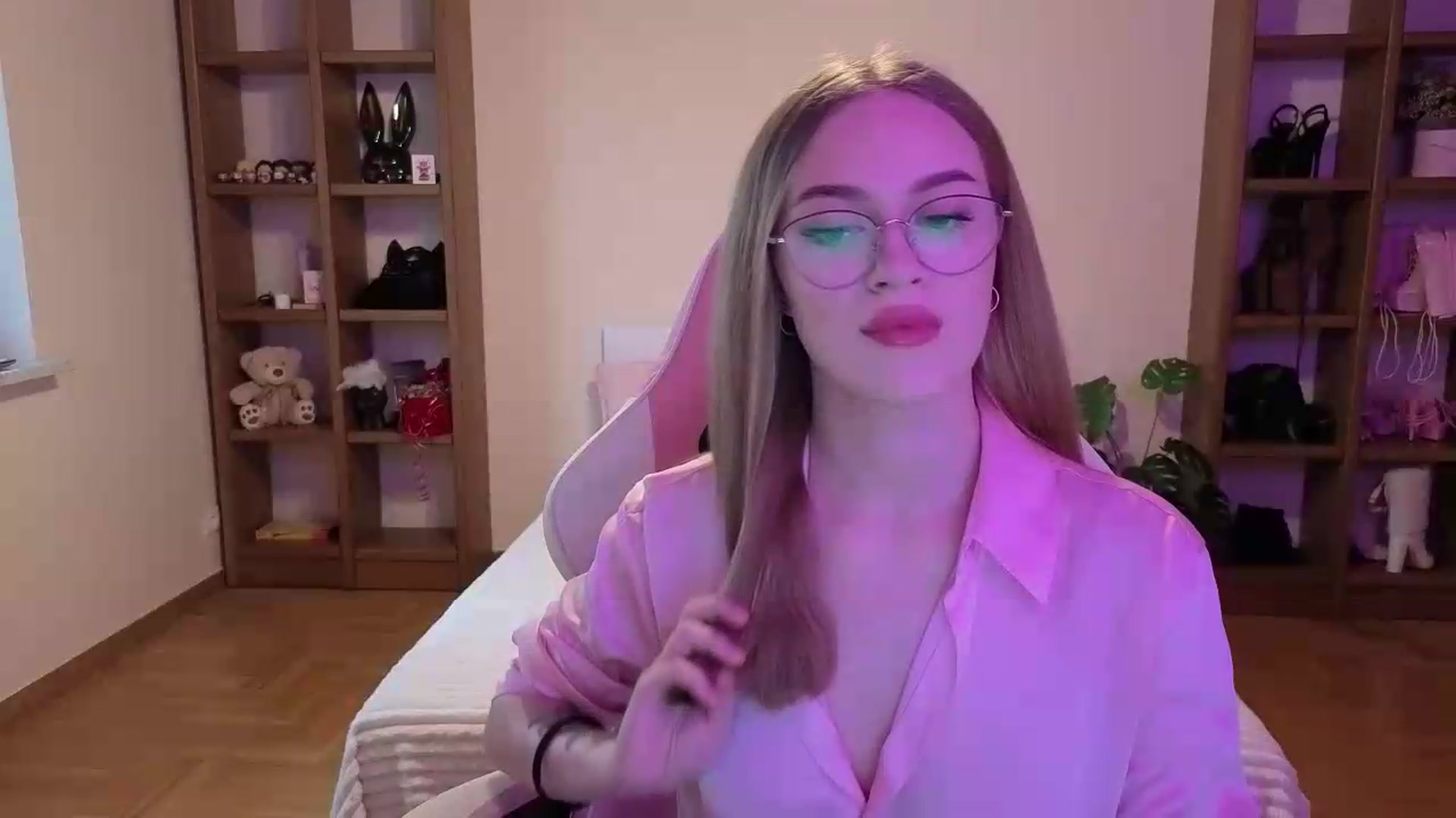 Gallery image thumbnail from Stasy's myfreecams stream on, 08/10/2026, 10:16 image 13 of 20
