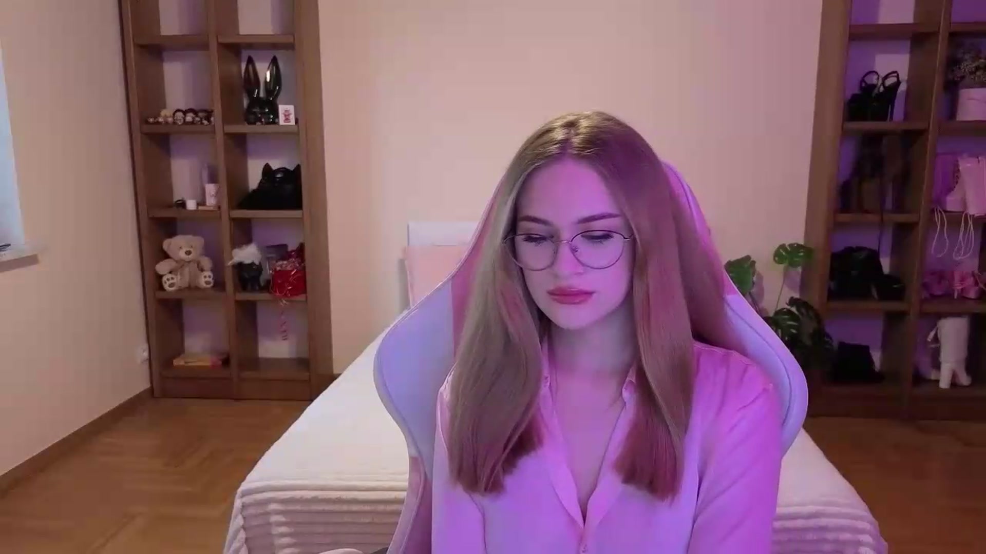 Gallery image thumbnail from Stasy's myfreecams stream on, 08/10/2026, 10:16 image 4 of 20