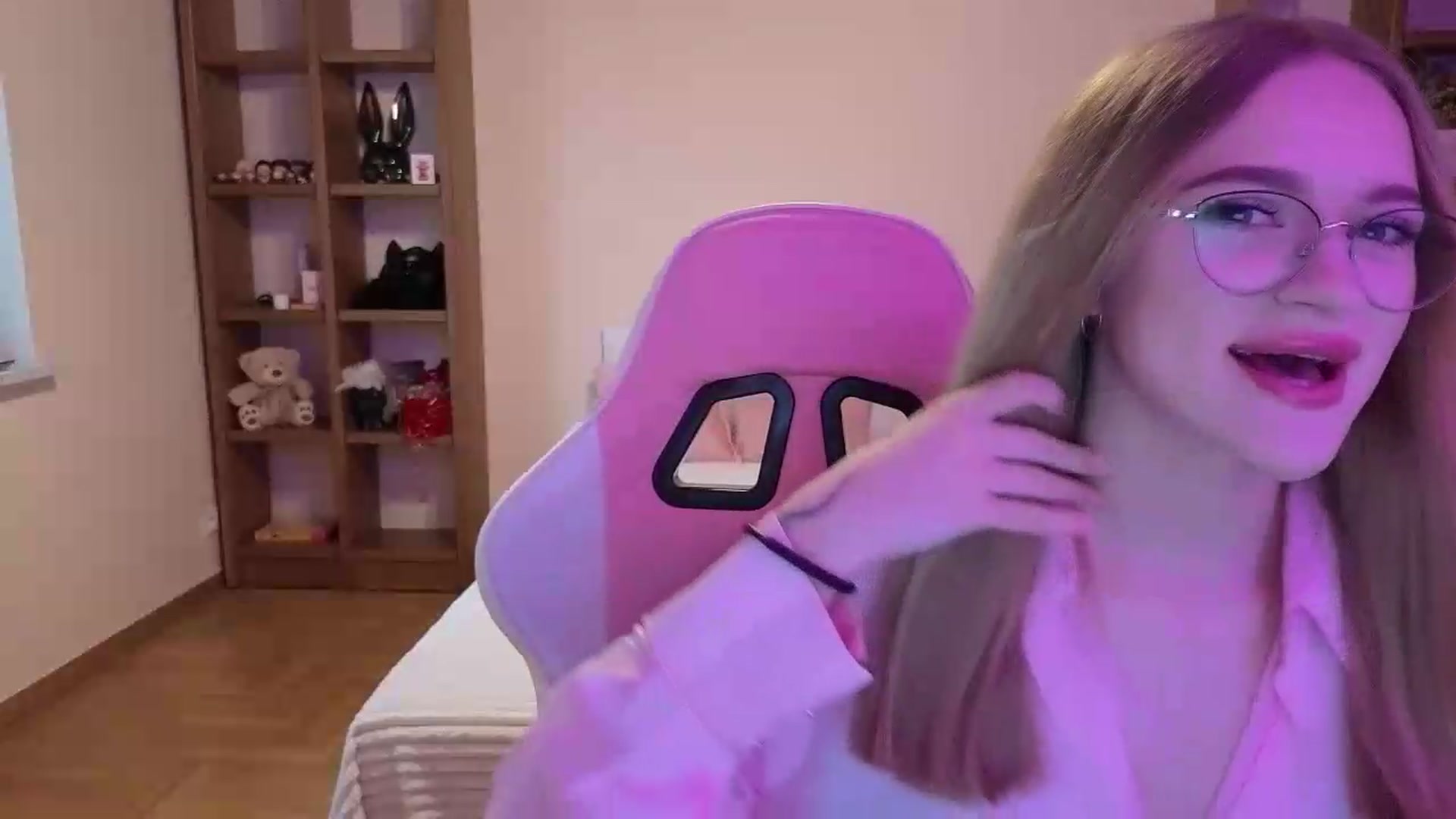 Gallery image thumbnail from Stasy's myfreecams stream on, 08/10/2026, 10:16 image 10 of 20