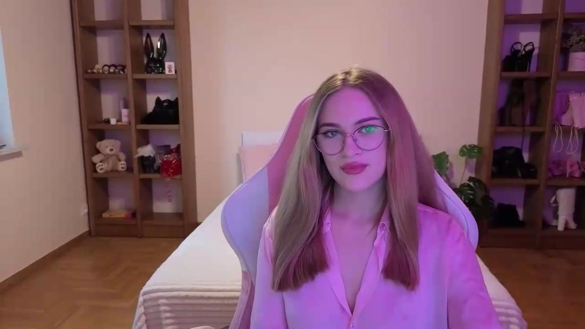 Gallery image thumbnail from Stasy's myfreecams stream on, 08/10/2026, 10:16 image 6 of 20