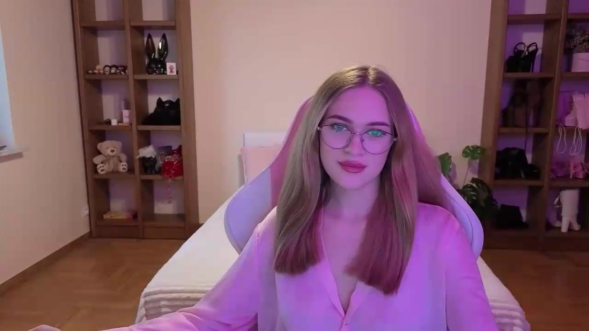 Gallery image thumbnail from Stasy's myfreecams stream on, 08/10/2026, 10:16 image 3 of 20