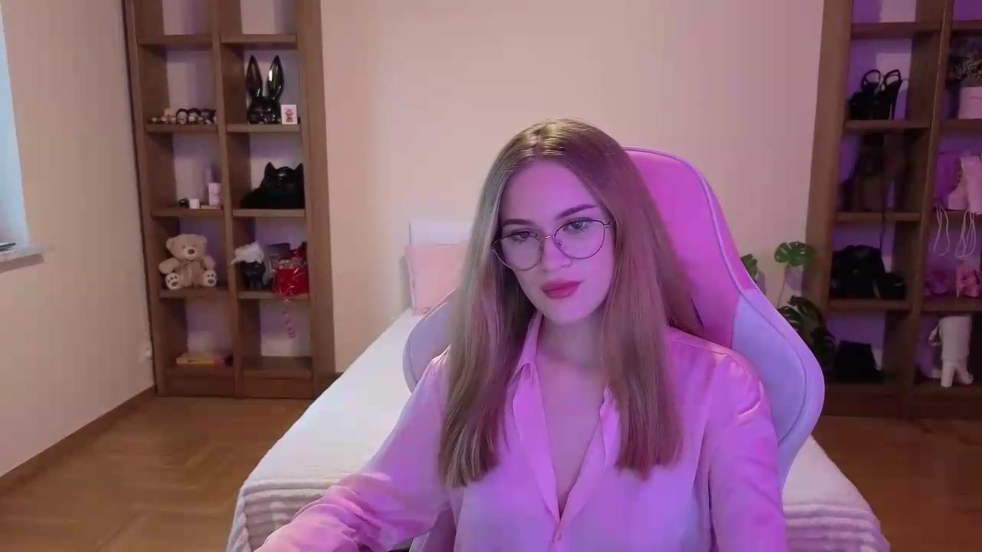 Gallery image thumbnail from Stasy's myfreecams stream on, 08/10/2026, 10:40 image 12 of 20