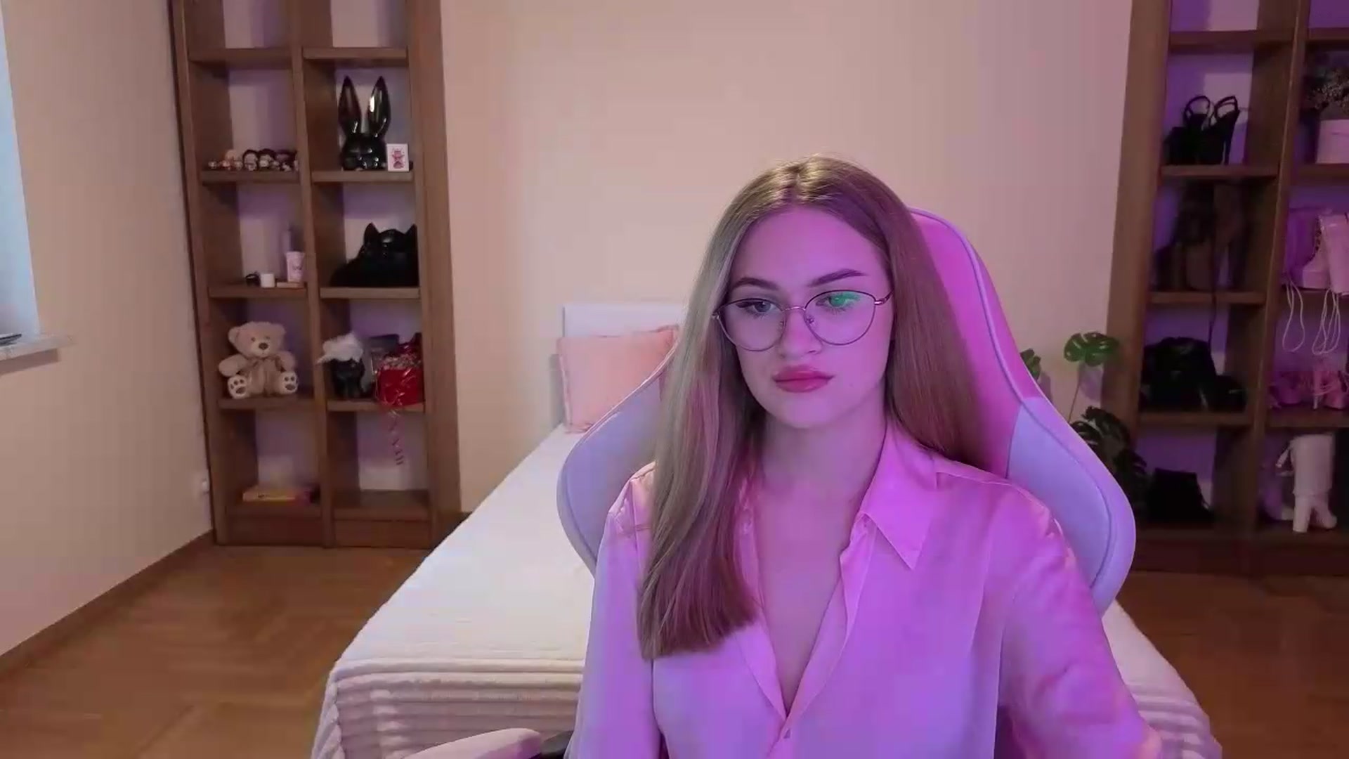 Gallery image thumbnail from Stasy's myfreecams stream on, 08/10/2026, 10:40 image 6 of 20