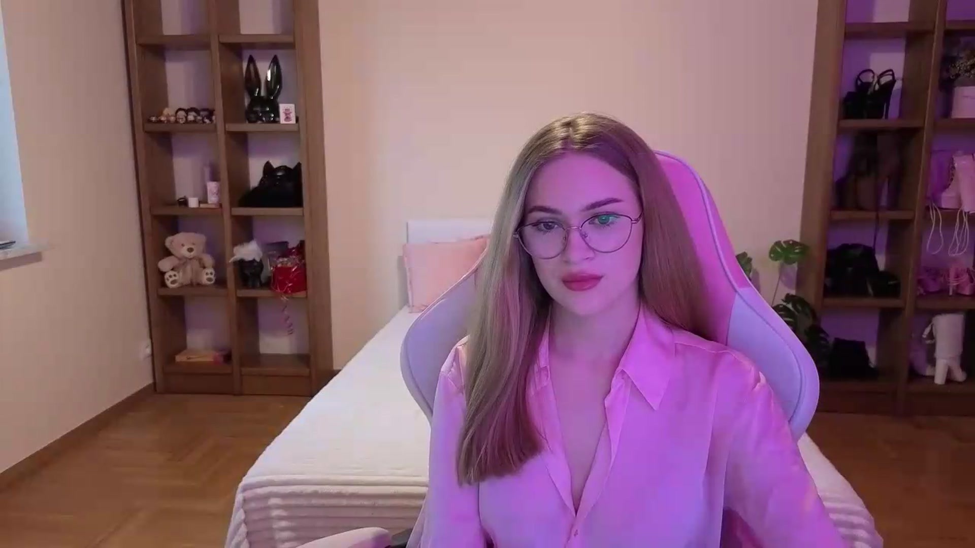 Gallery image thumbnail from Stasy's myfreecams stream on, 08/10/2026, 10:40 image 7 of 20