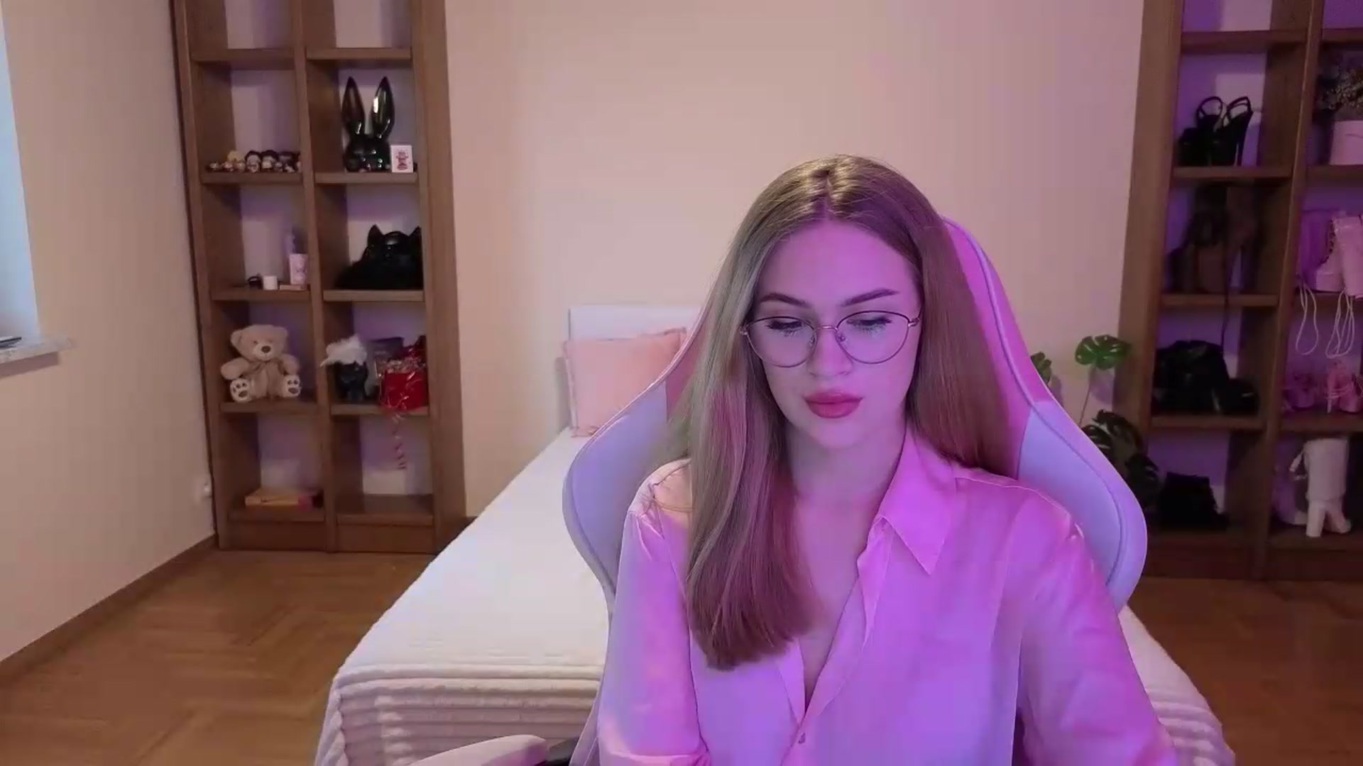 Gallery image thumbnail from Stasy's myfreecams stream on, 08/10/2026, 10:40 image 5 of 20