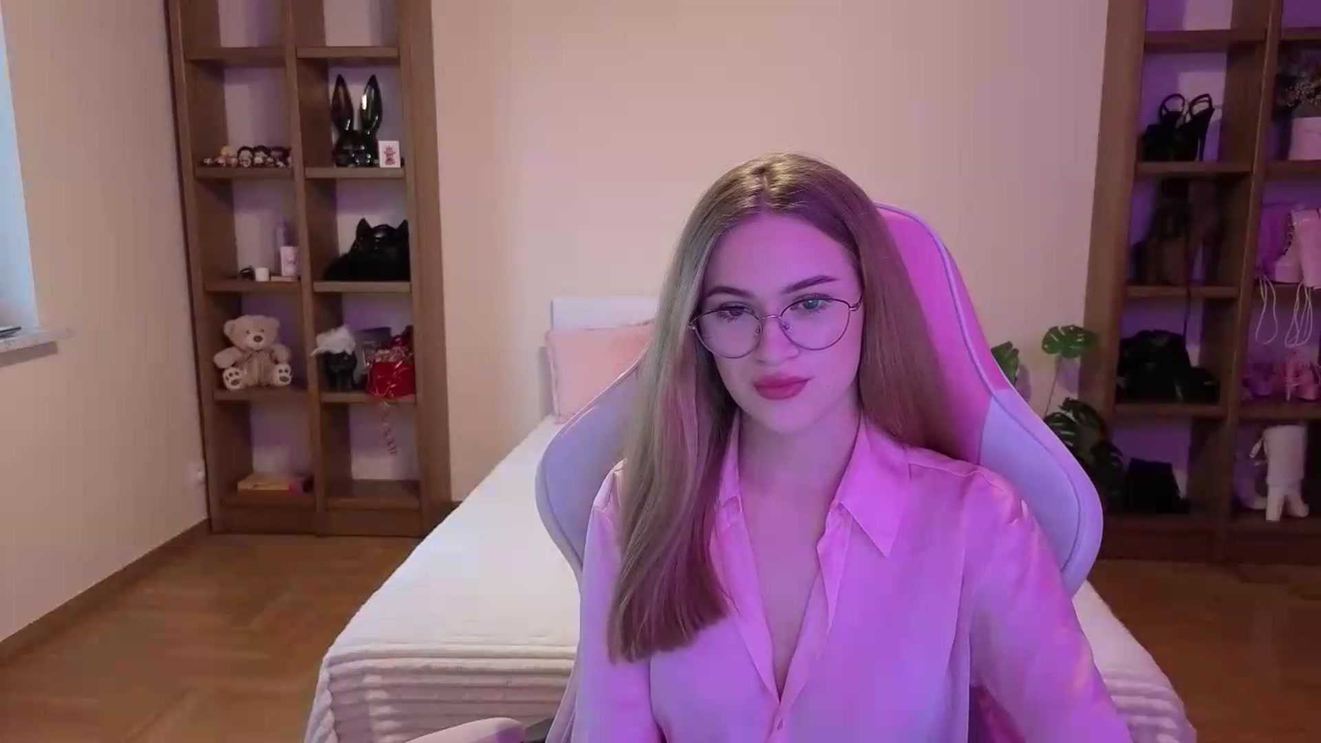 Gallery image thumbnail from Stasy's myfreecams stream on, 08/10/2026, 10:40 image 8 of 20