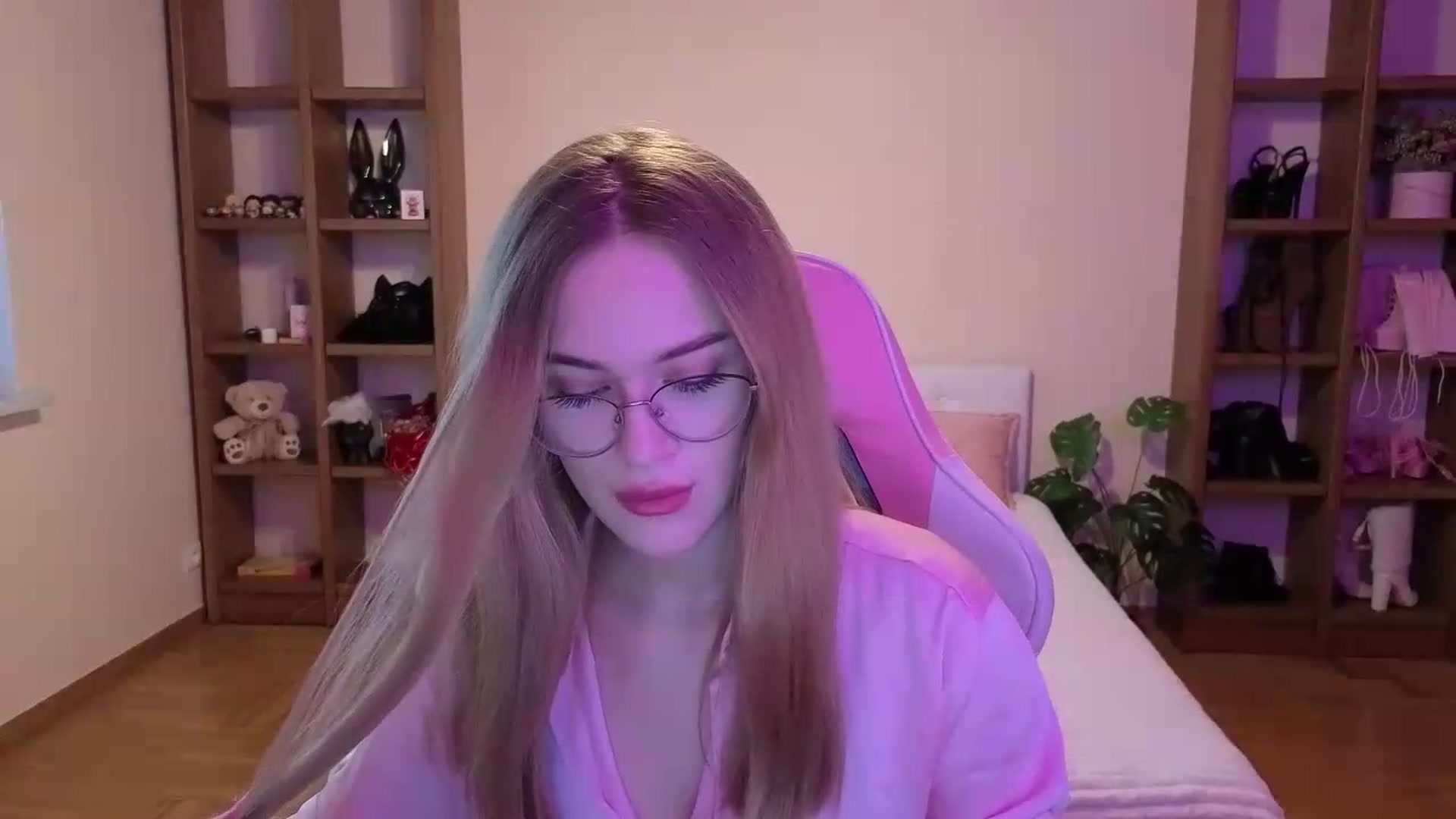 Gallery image thumbnail from Stasy's myfreecams stream on, 08/10/2026, 12:05 image 16 of 20
