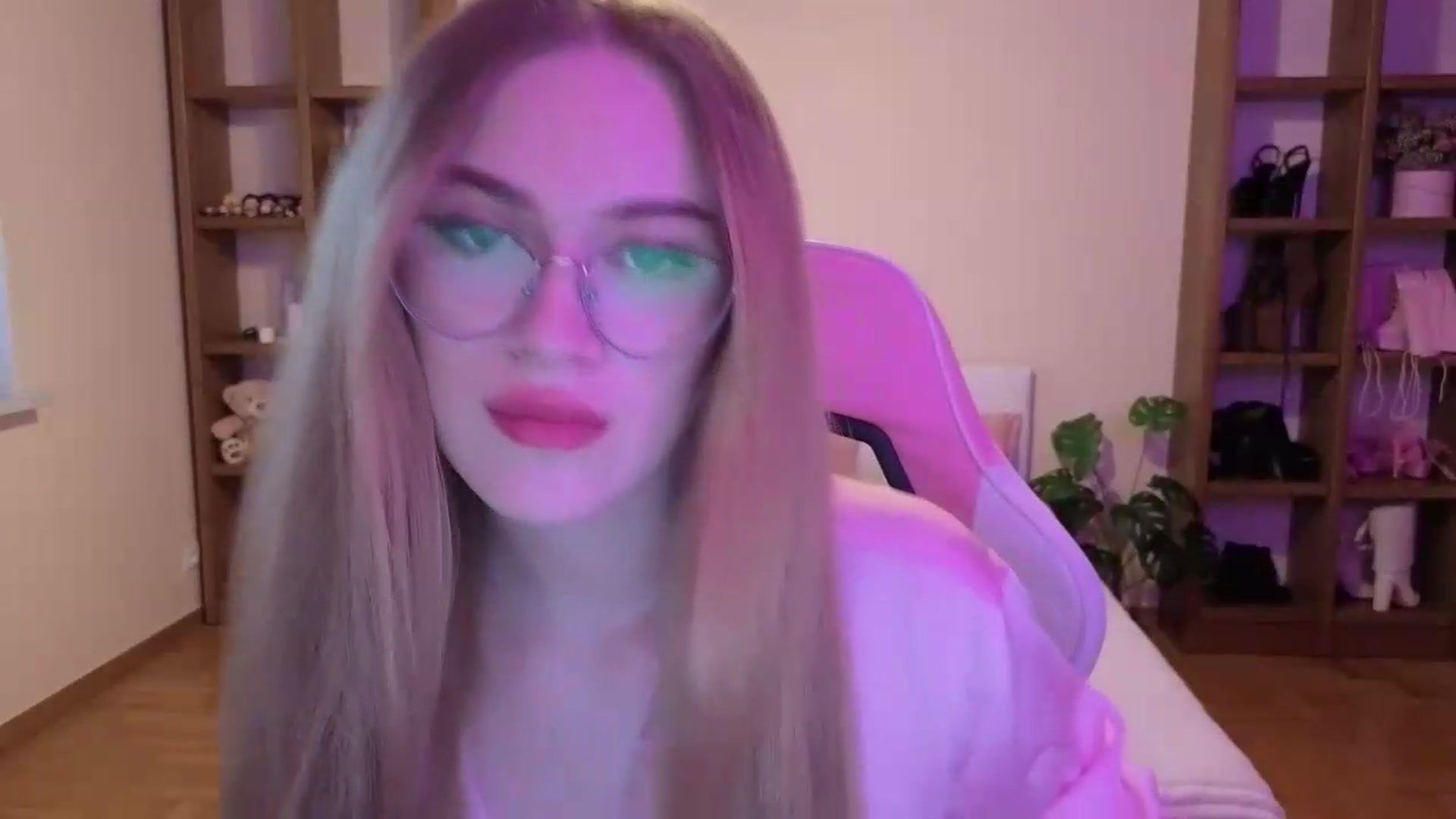 Gallery image thumbnail from Stasy's myfreecams stream on, 08/10/2026, 12:05 image 18 of 20