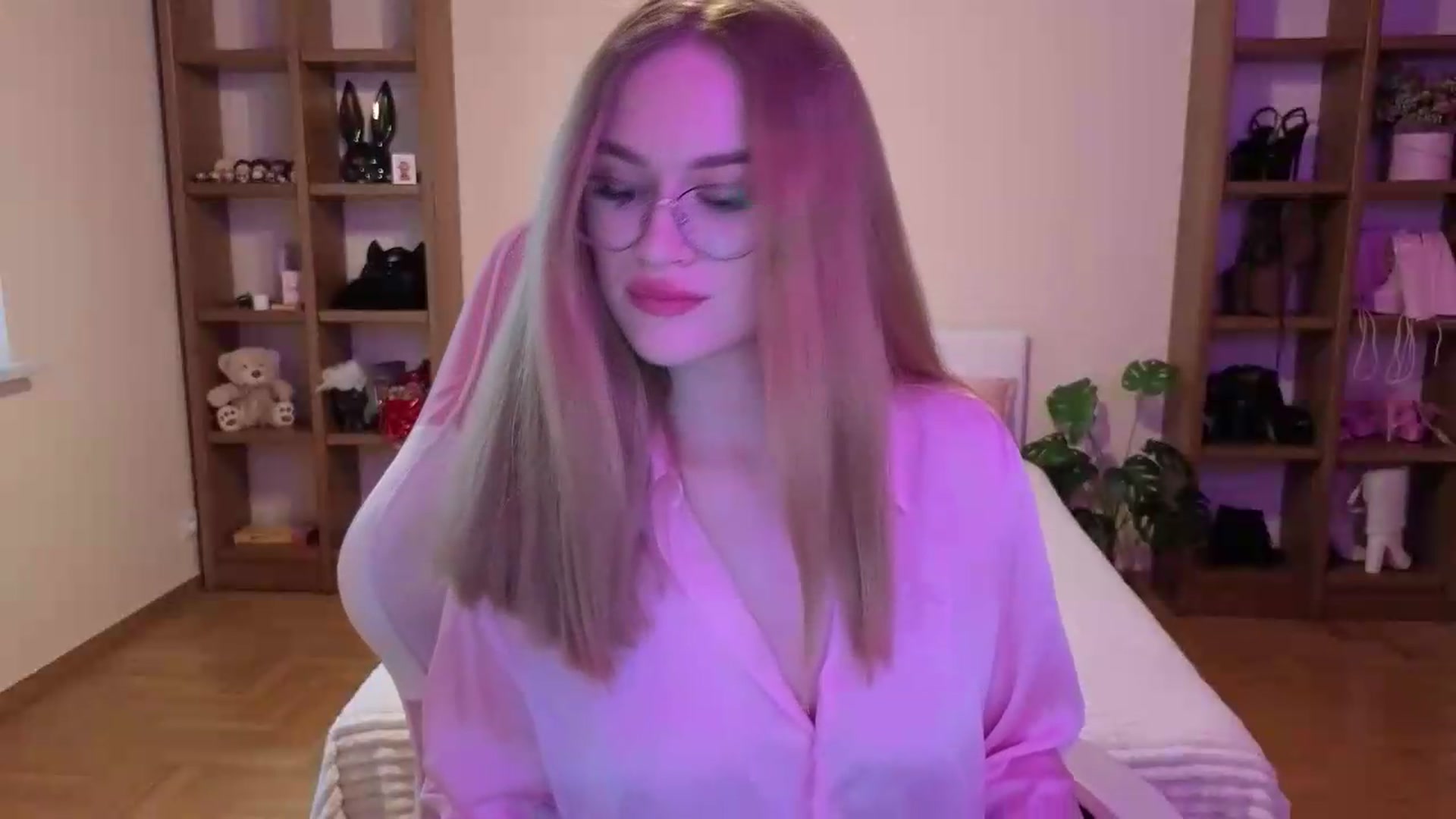 Gallery image thumbnail from Stasy's myfreecams stream on, 08/10/2026, 12:05 image 4 of 20