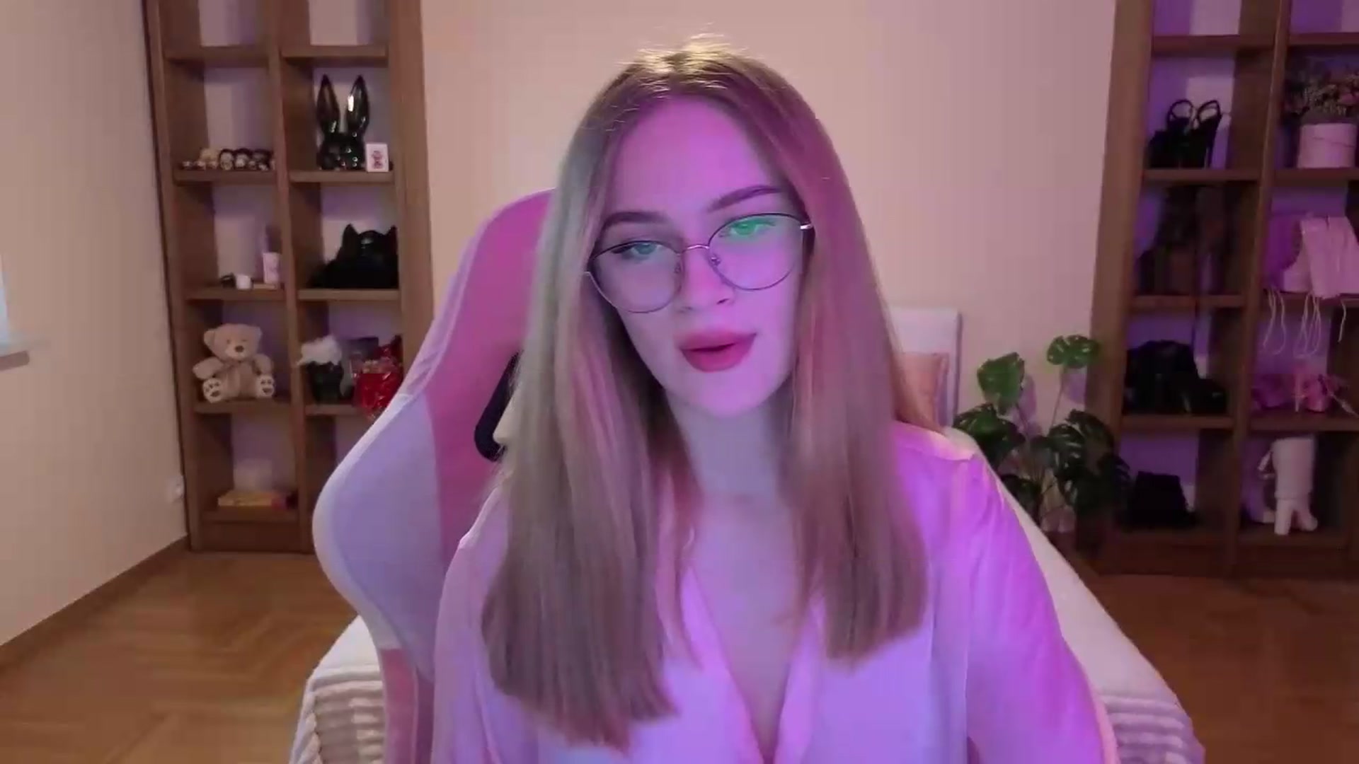 Gallery image thumbnail from Stasy's myfreecams stream on, 08/10/2026, 12:05 image 6 of 20