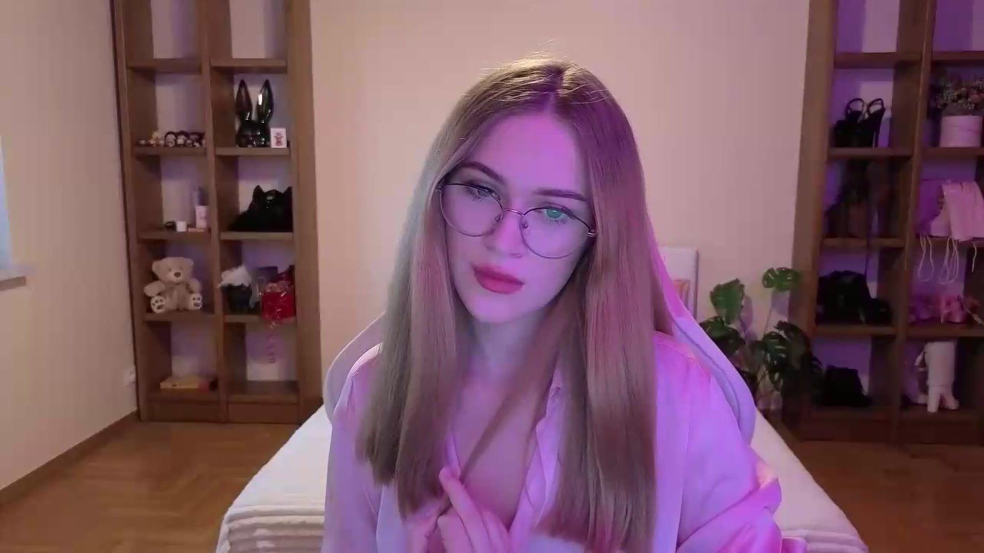 Gallery image thumbnail from Stasy's myfreecams stream on, 08/10/2026, 12:05 image 17 of 20