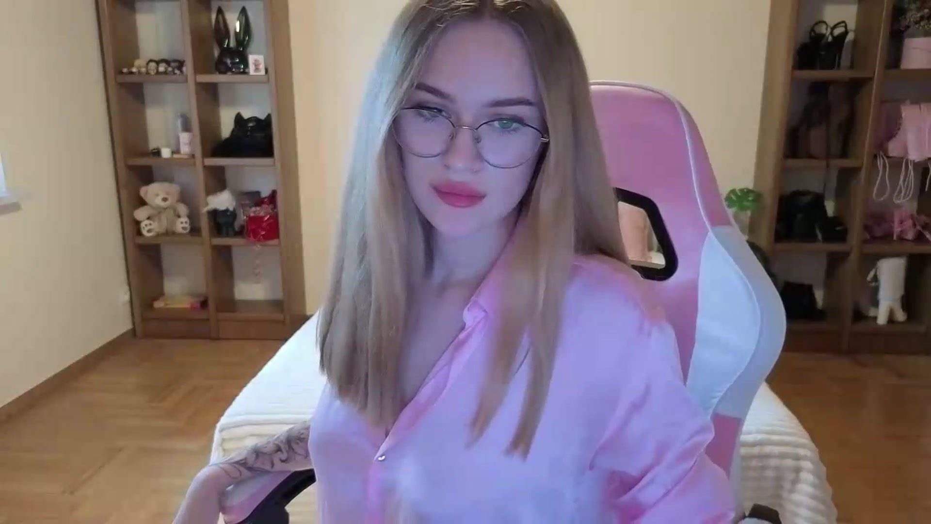Gallery image thumbnail from Stasy's myfreecams stream on, 08/10/2026, 14:06 image 20 of 20