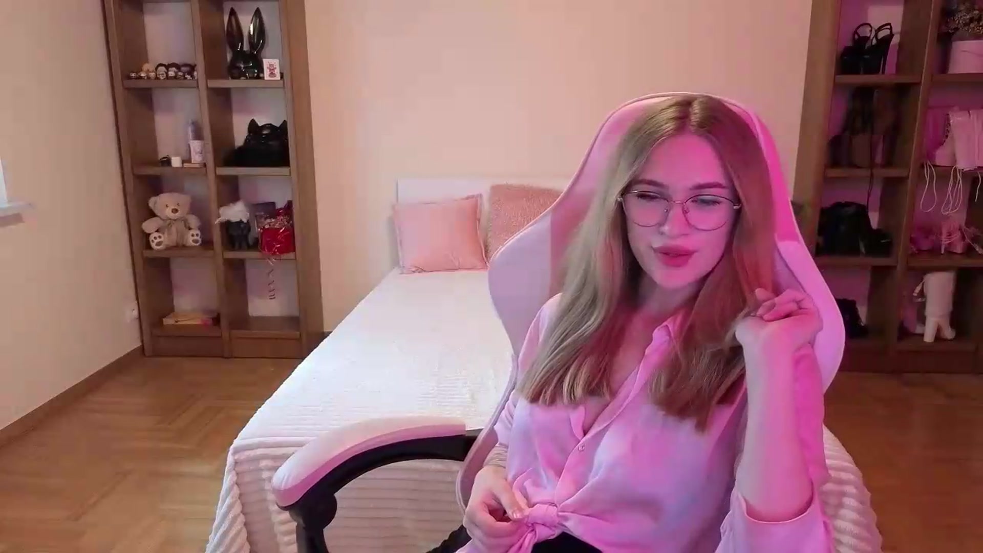 Gallery image thumbnail from Stasy's myfreecams stream on, 08/10/2026, 14:06 image 11 of 20