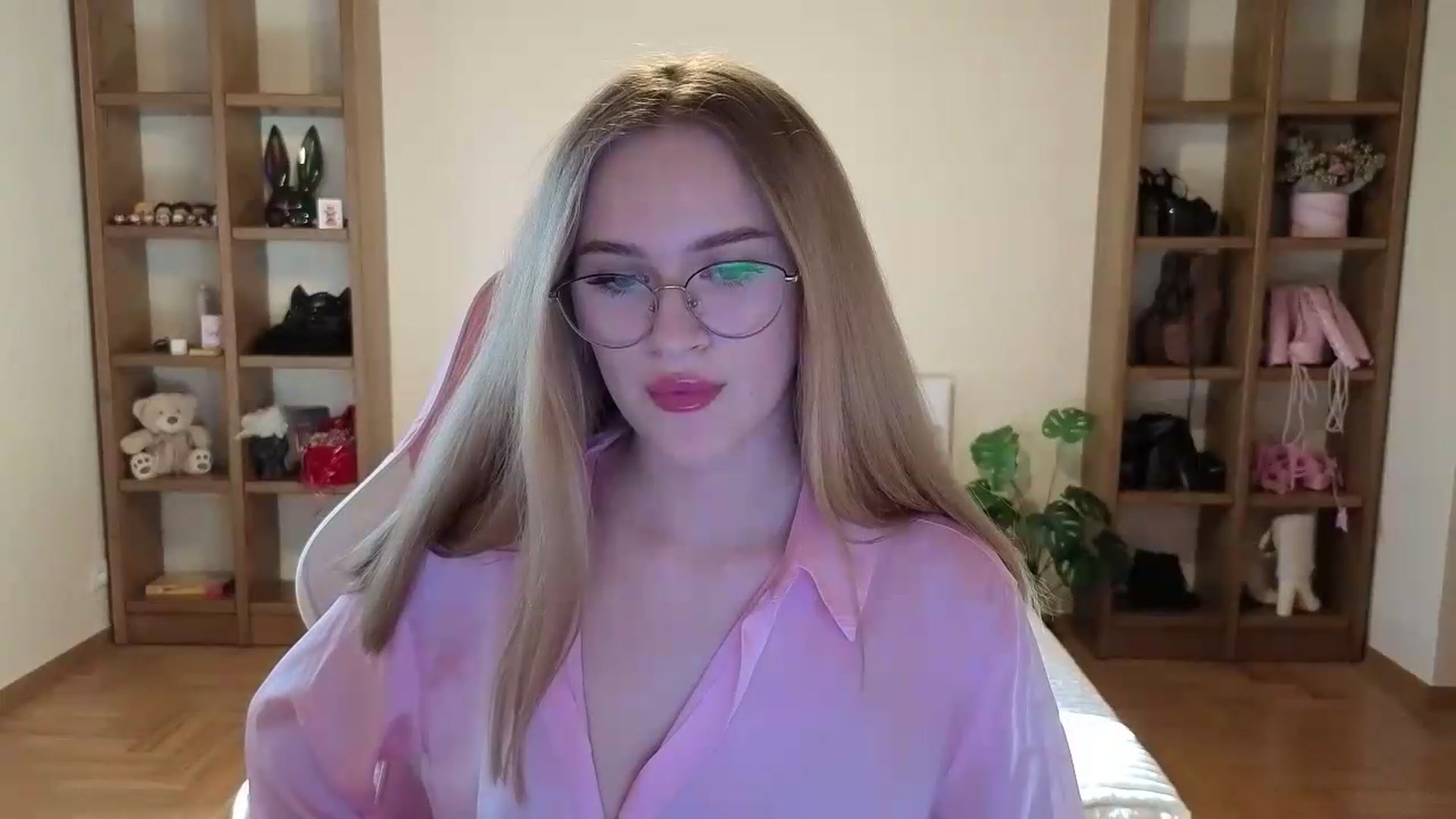 Gallery image thumbnail from Stasy's myfreecams stream on, 08/10/2026, 15:53 image 14 of 20