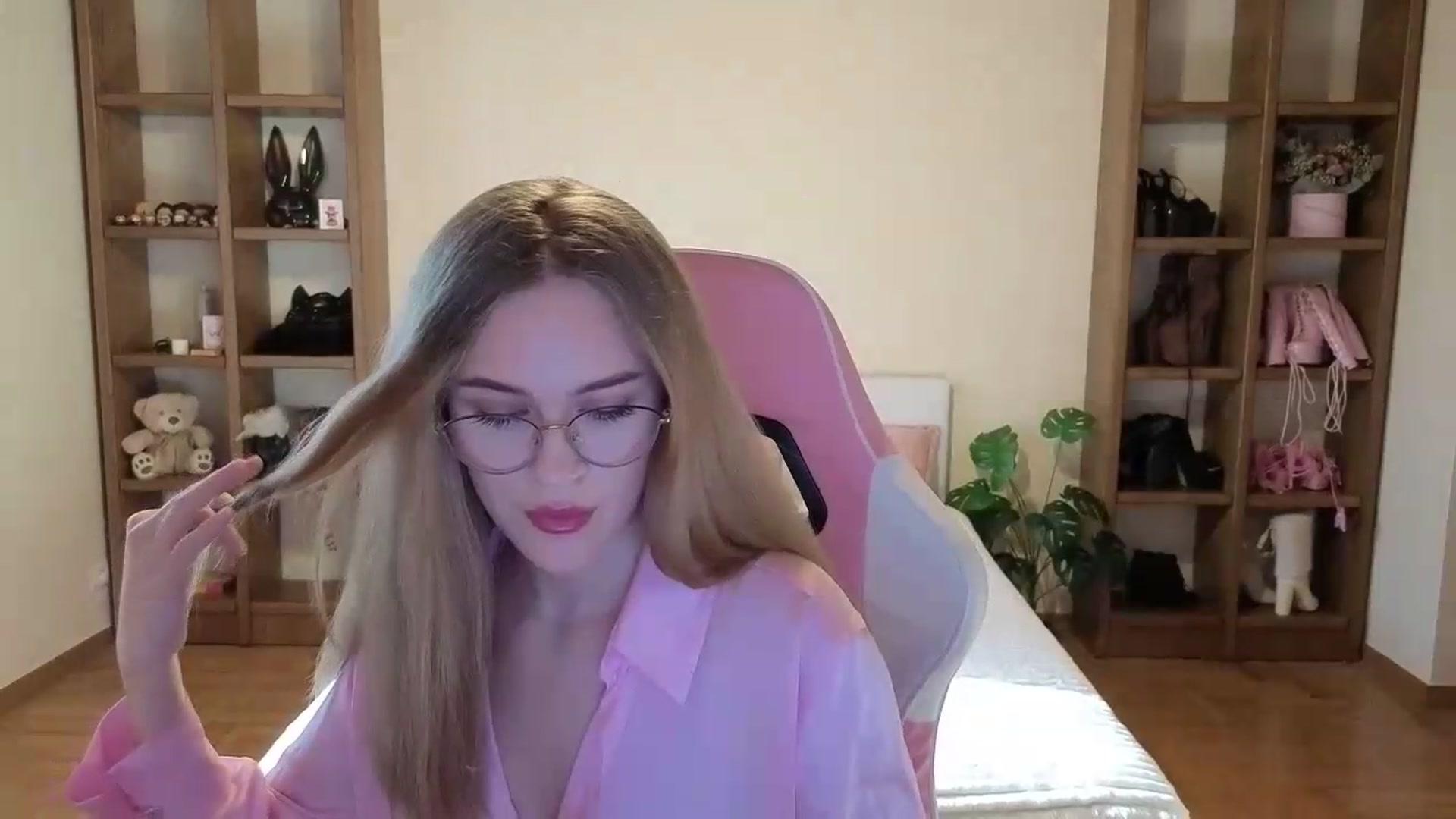 Gallery image thumbnail from Stasy's myfreecams stream on, 08/10/2026, 15:53 image 18 of 20