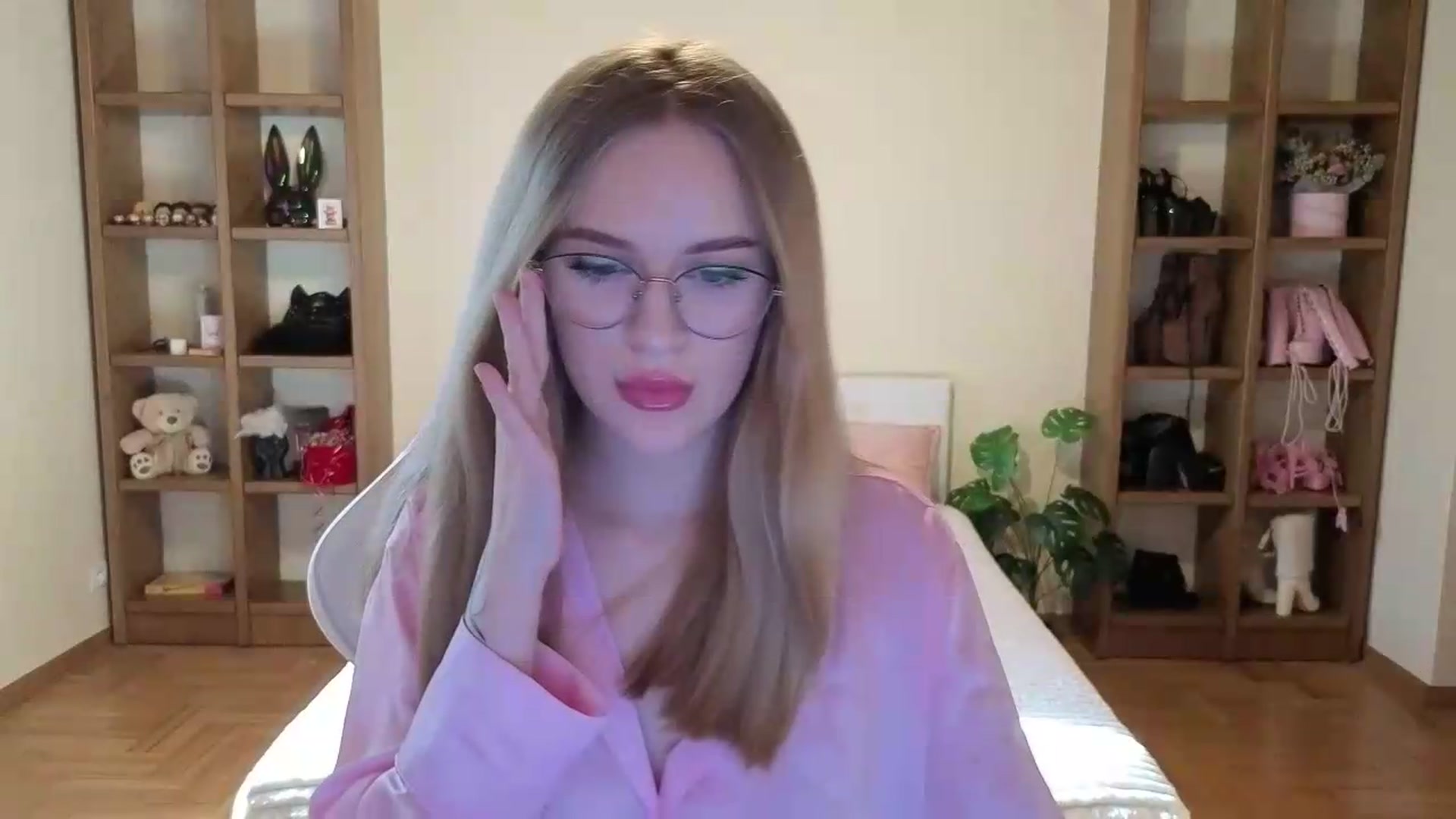 Gallery image thumbnail from Stasy's myfreecams stream on, 08/10/2026, 15:53 image 12 of 20