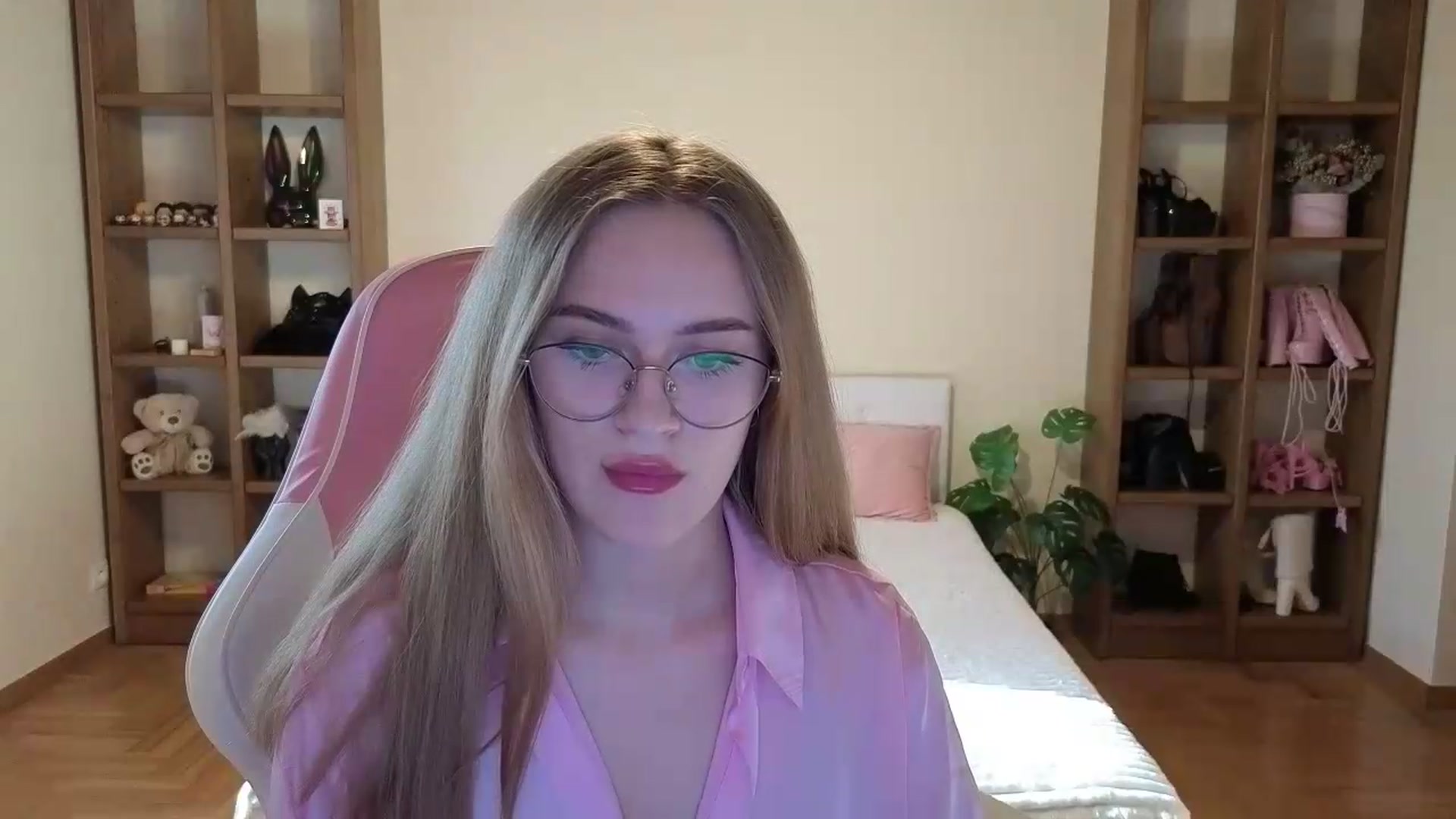 Gallery image thumbnail from Stasy's myfreecams stream on, 08/10/2026, 15:53 image 17 of 20