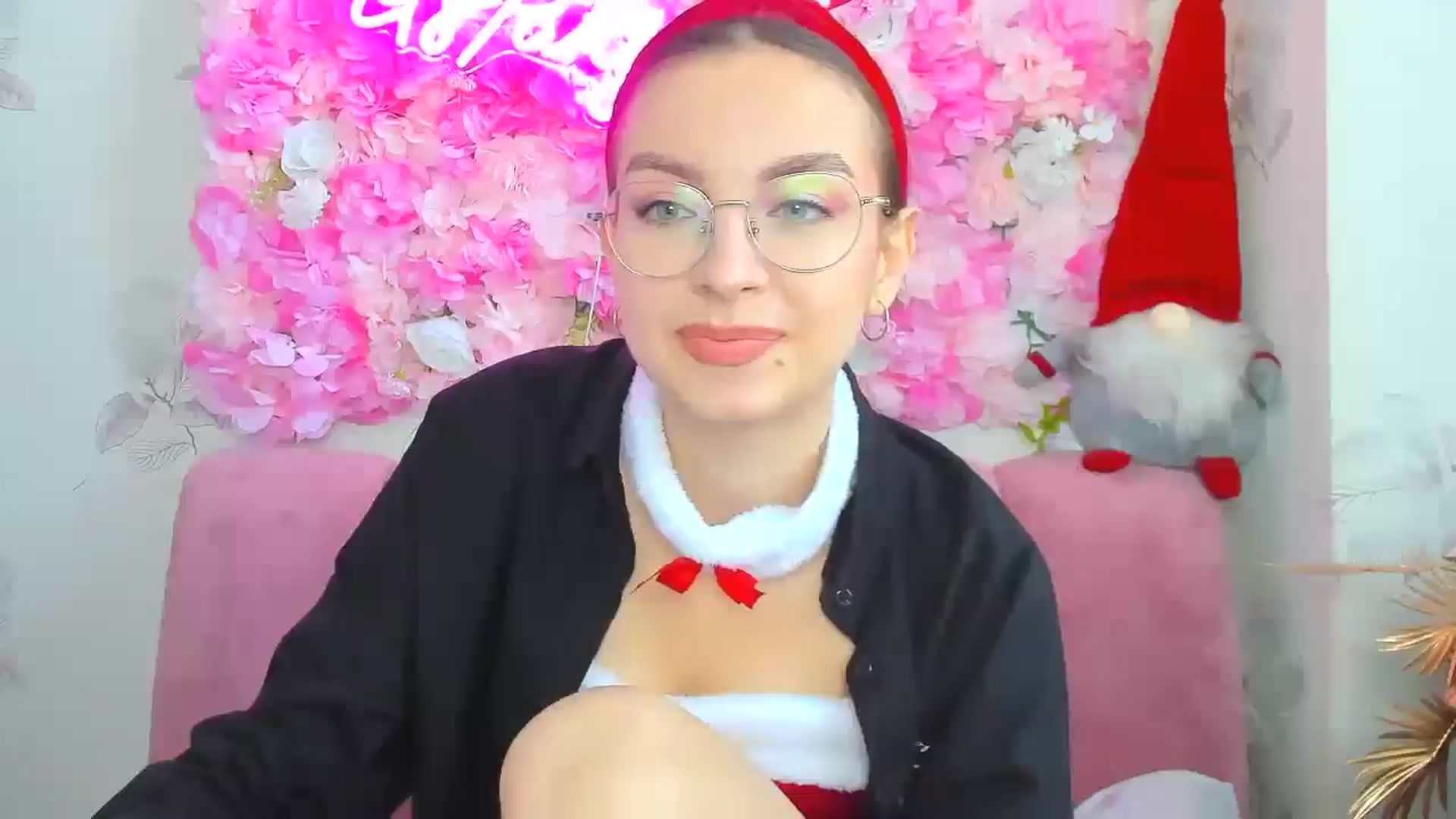 Gallery image thumbnail from StasyaSoul's myfreecams stream on, 12/24/2024, 11:35 image 6 of 20