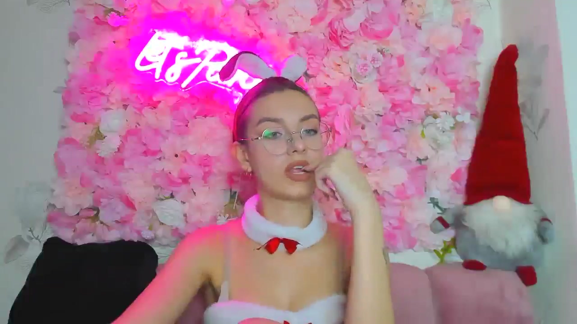 Gallery image thumbnail from StasyaSoul's myfreecams stream on, 12/24/2024, 14:31 image 18 of 20