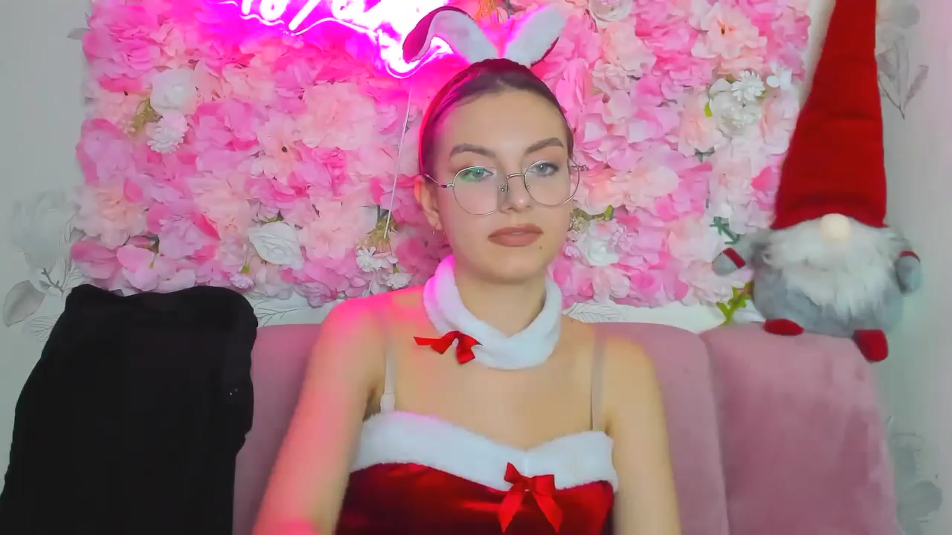 Gallery image thumbnail from StasyaSoul's myfreecams stream on, 12/24/2024, 15:12 image 18 of 20