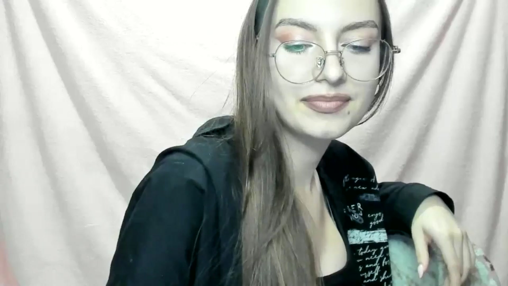Gallery image thumbnail from StasyaSoul's myfreecams stream on, 12/28/2024, 14:22 image 6 of 20