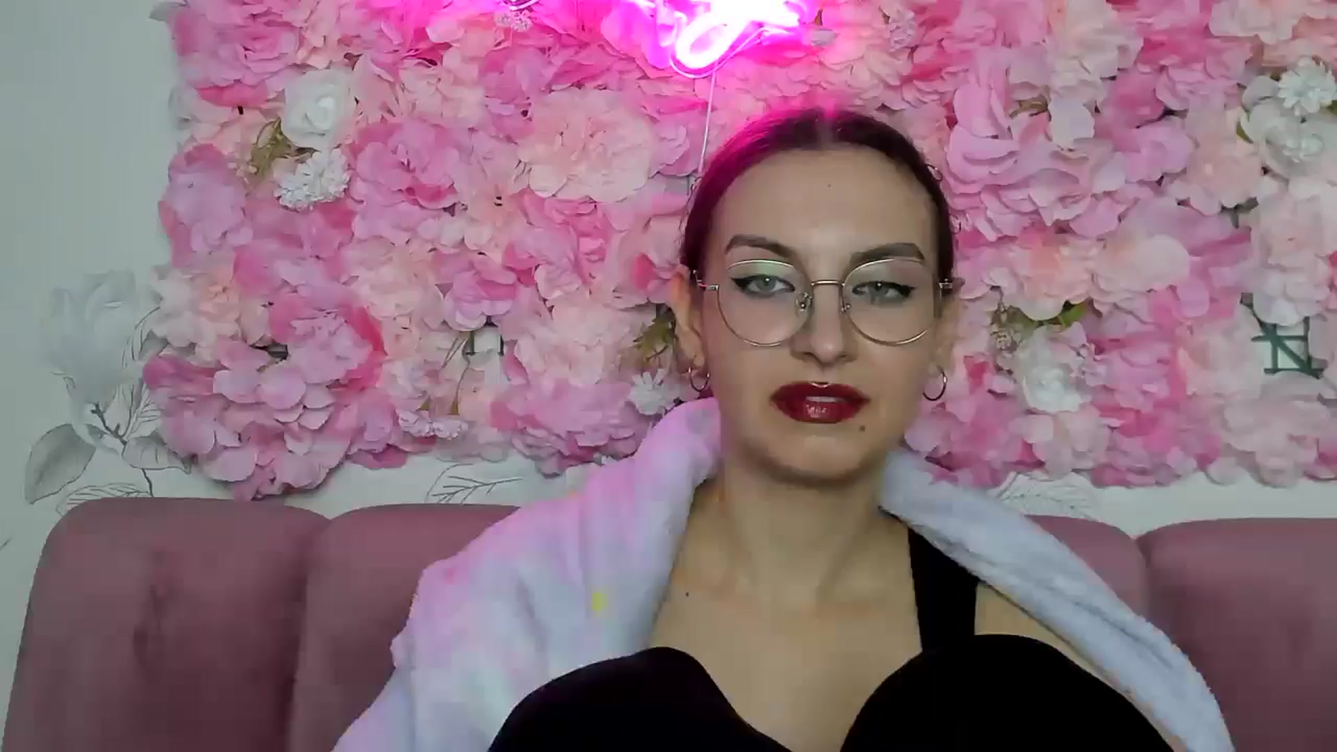 Gallery image thumbnail from StasyaSoul's myfreecams stream on, 01/10/2025, 16:00 image 19 of 20